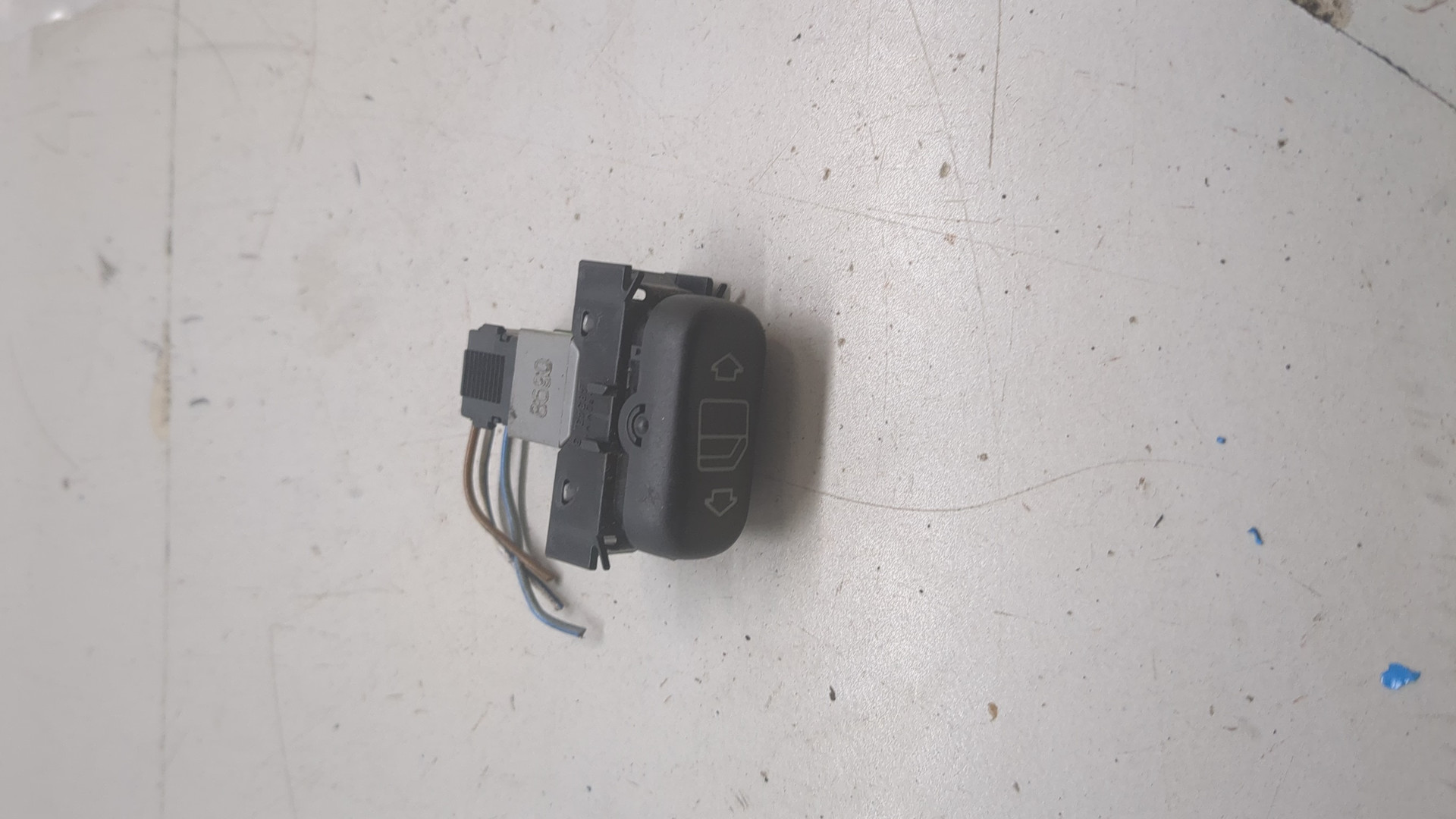 Кнопка стеклоподъемника