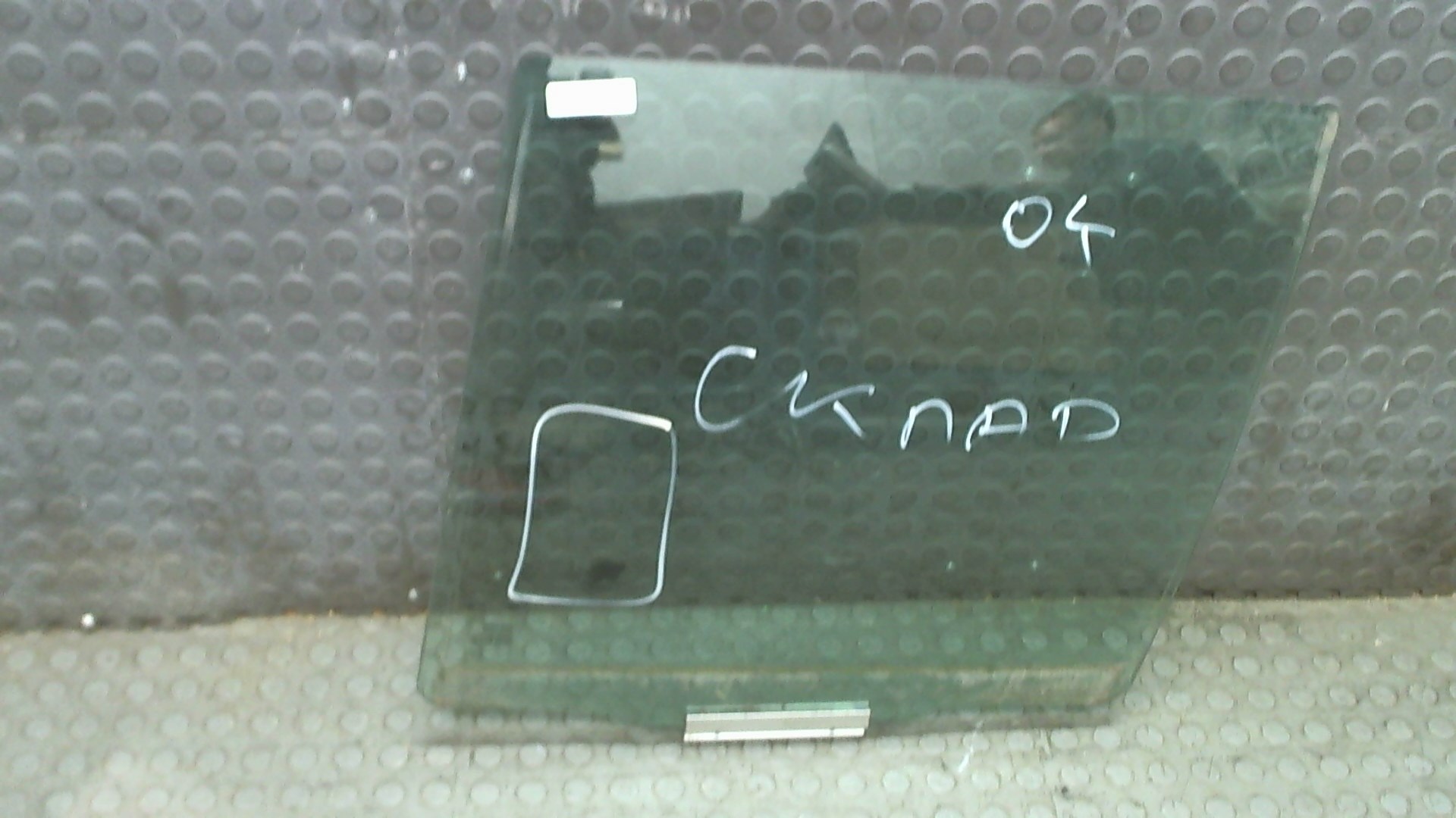 Стекло двери задней левой