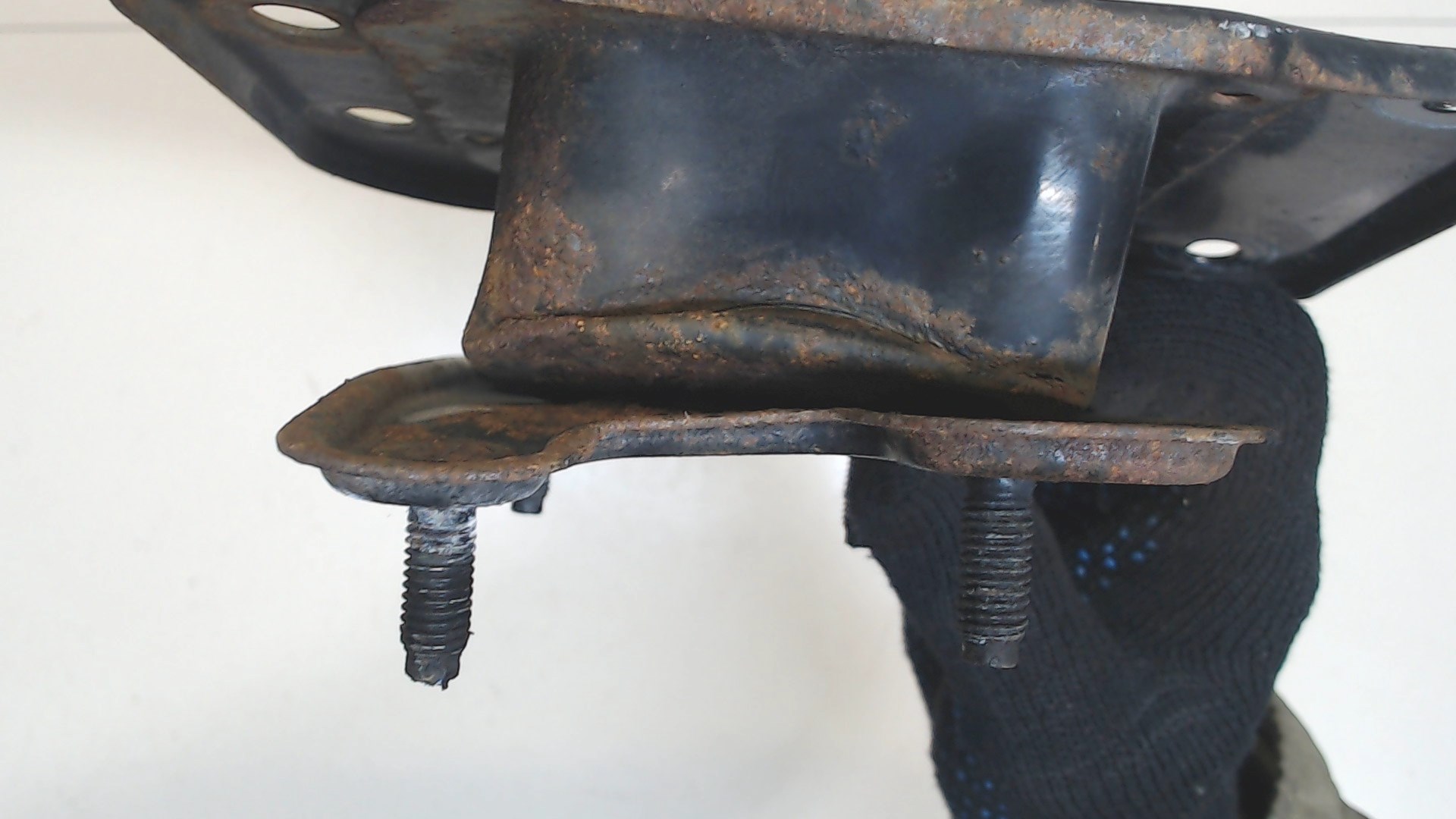 Кронштейн усилителя заднего бампера правый