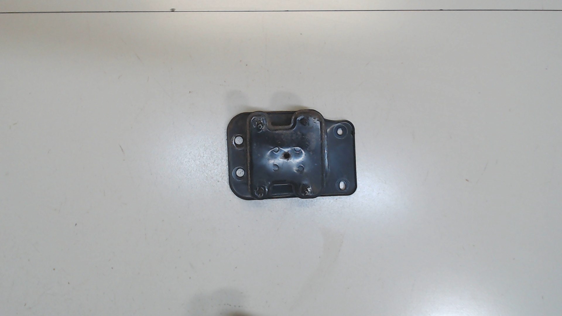 Кронштейн усилителя заднего бампера правый