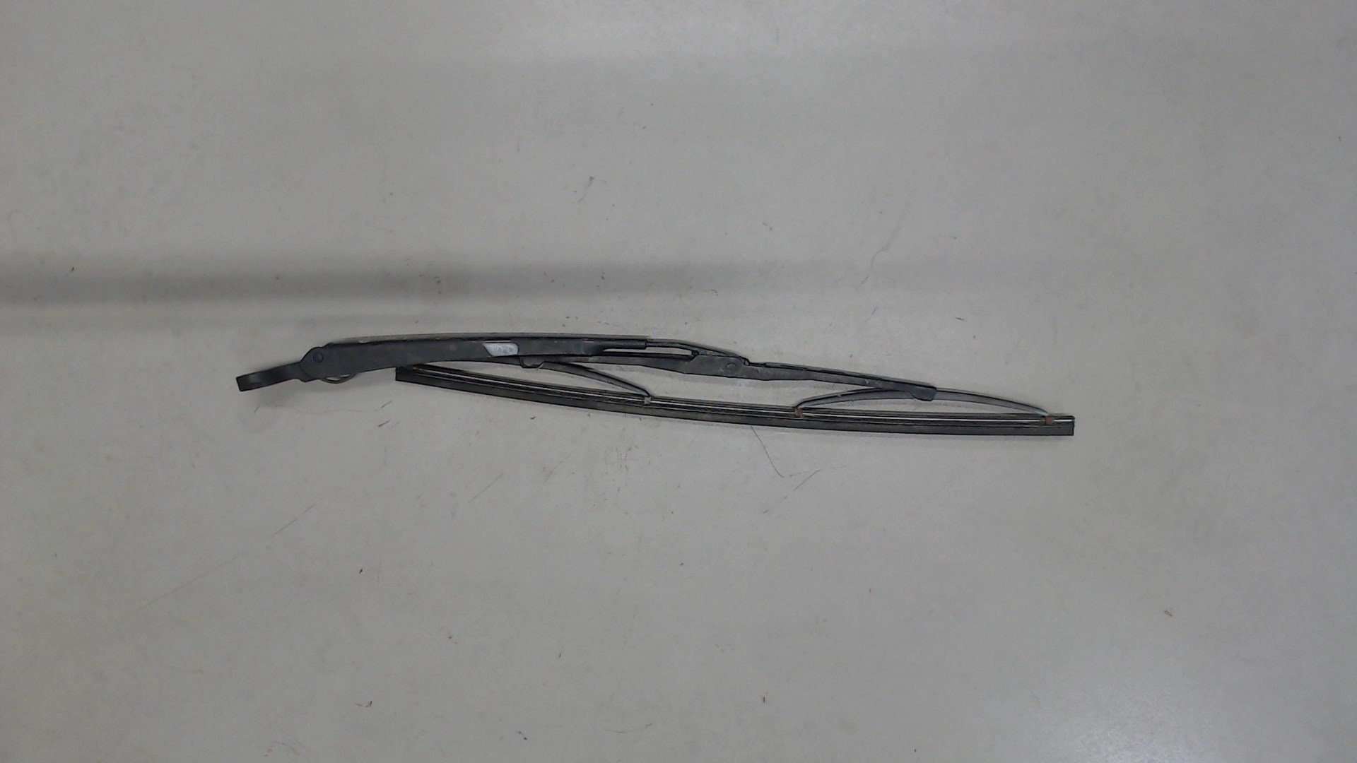 Поводок стеклоочистителя заднего