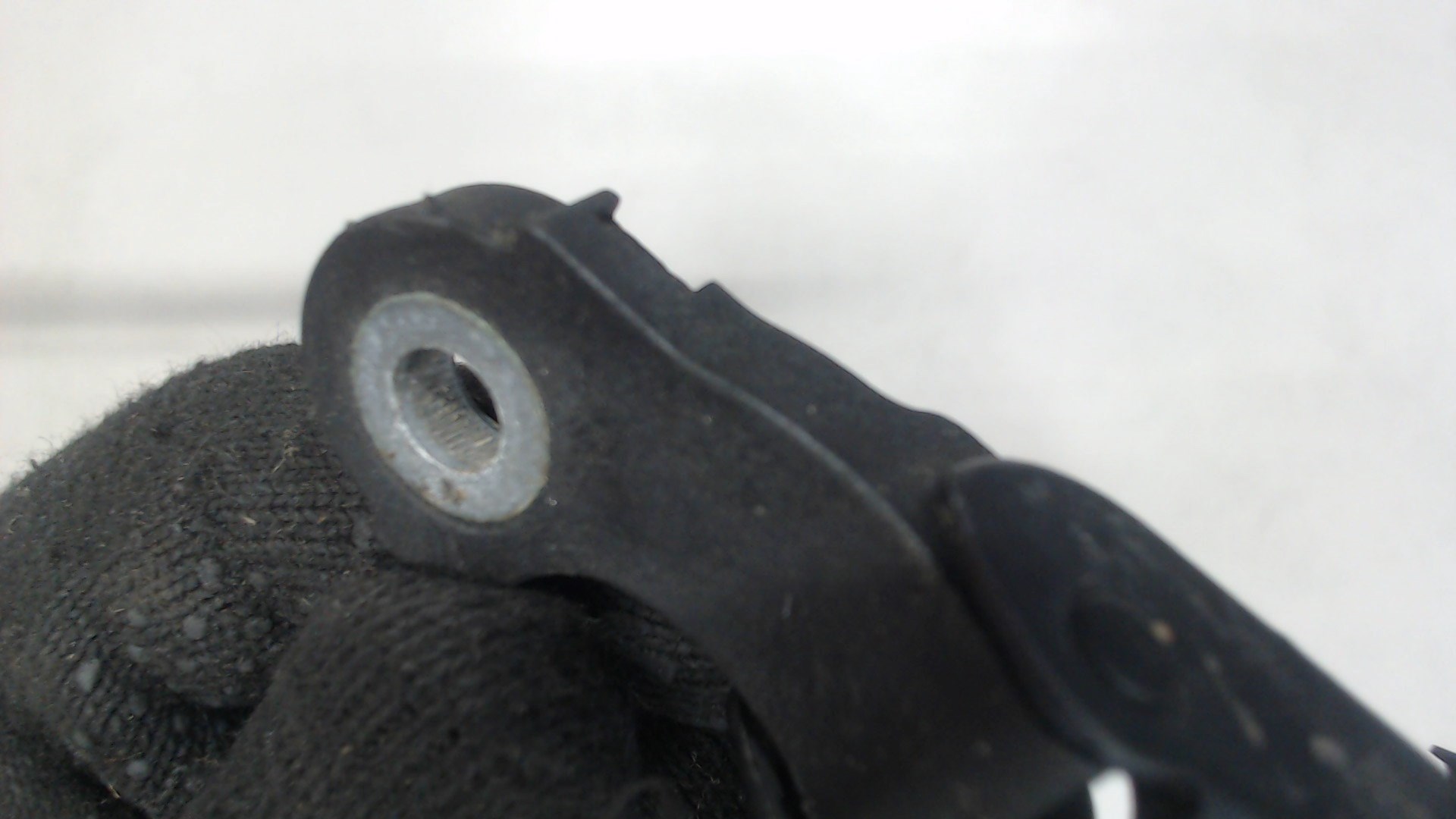 Поводок стеклоочистителя заднего