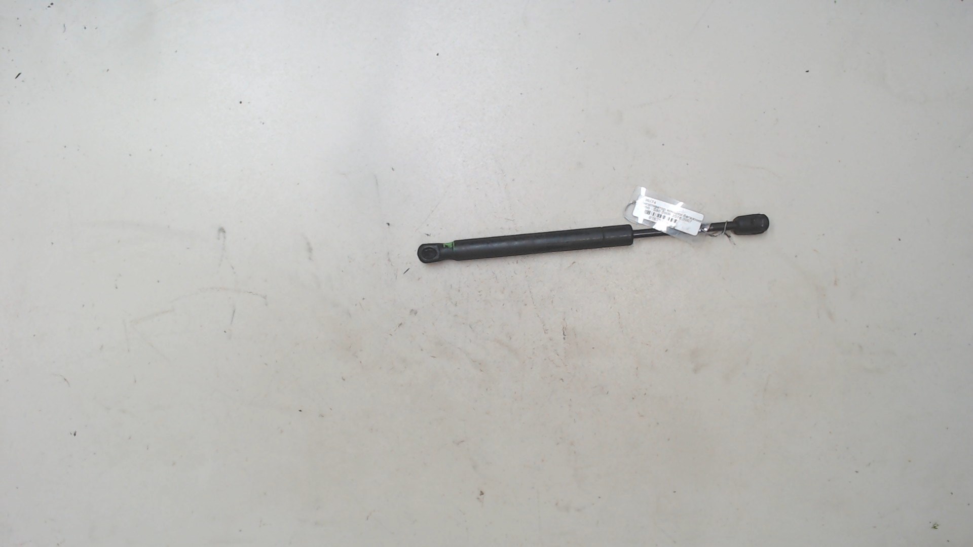 Амортизатор крышки багажника