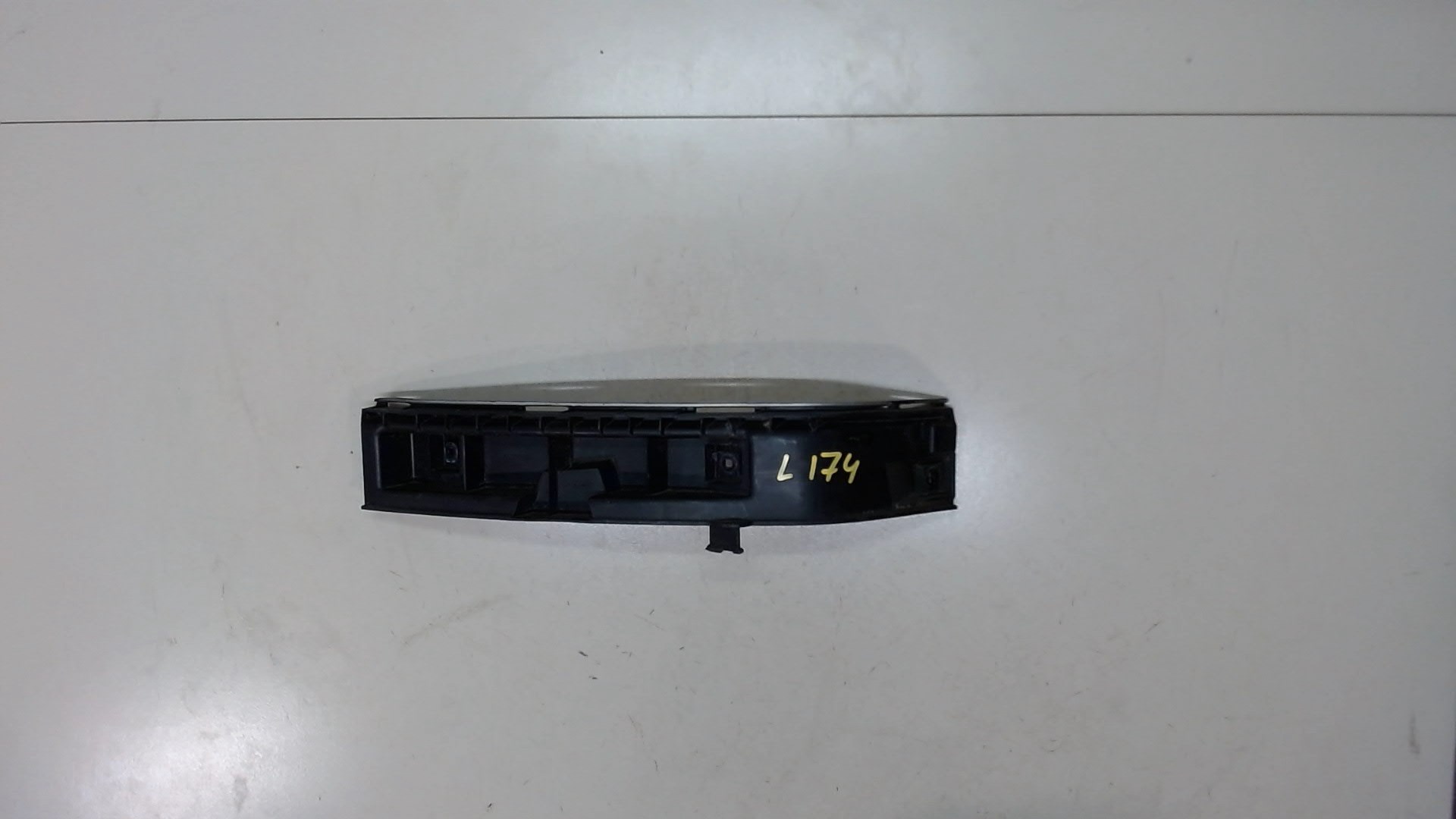 Кронштейн переднего бампера правый