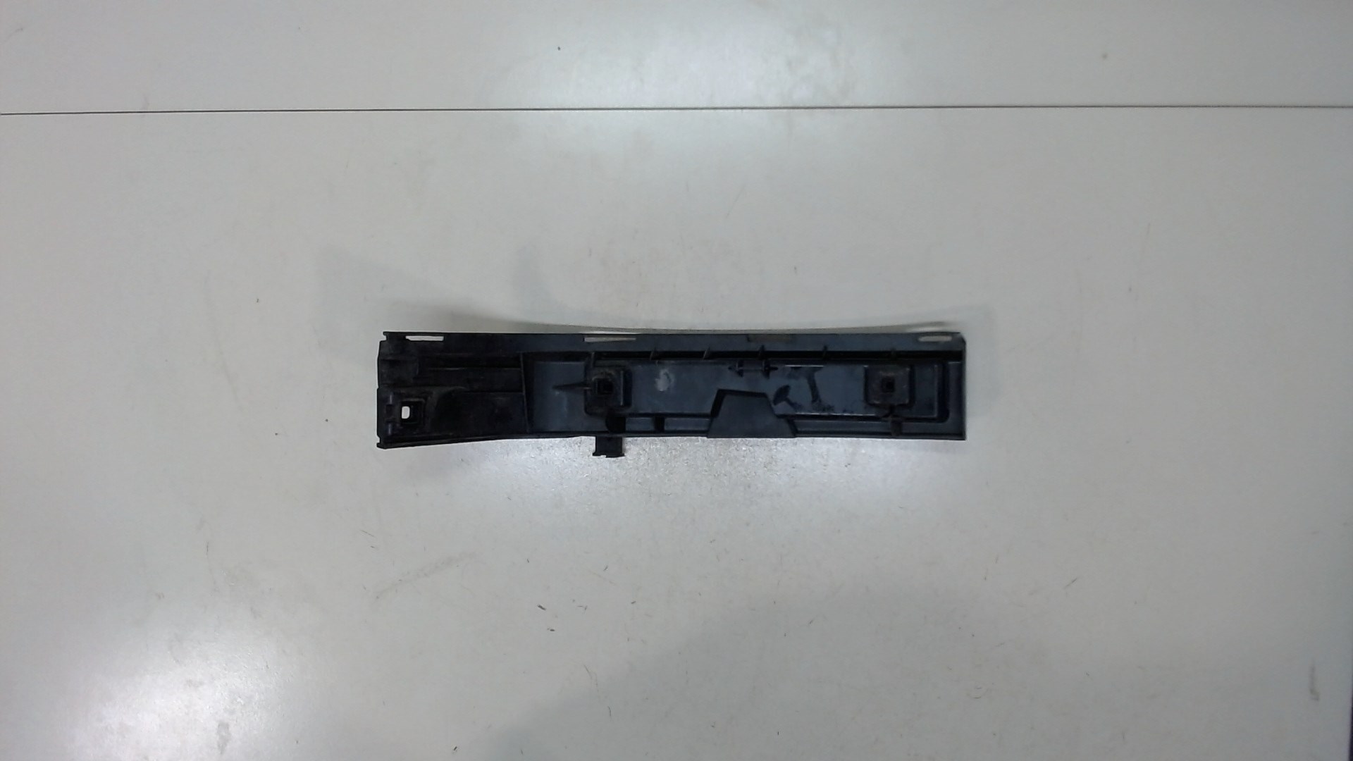 Кронштейн переднего бампера правый