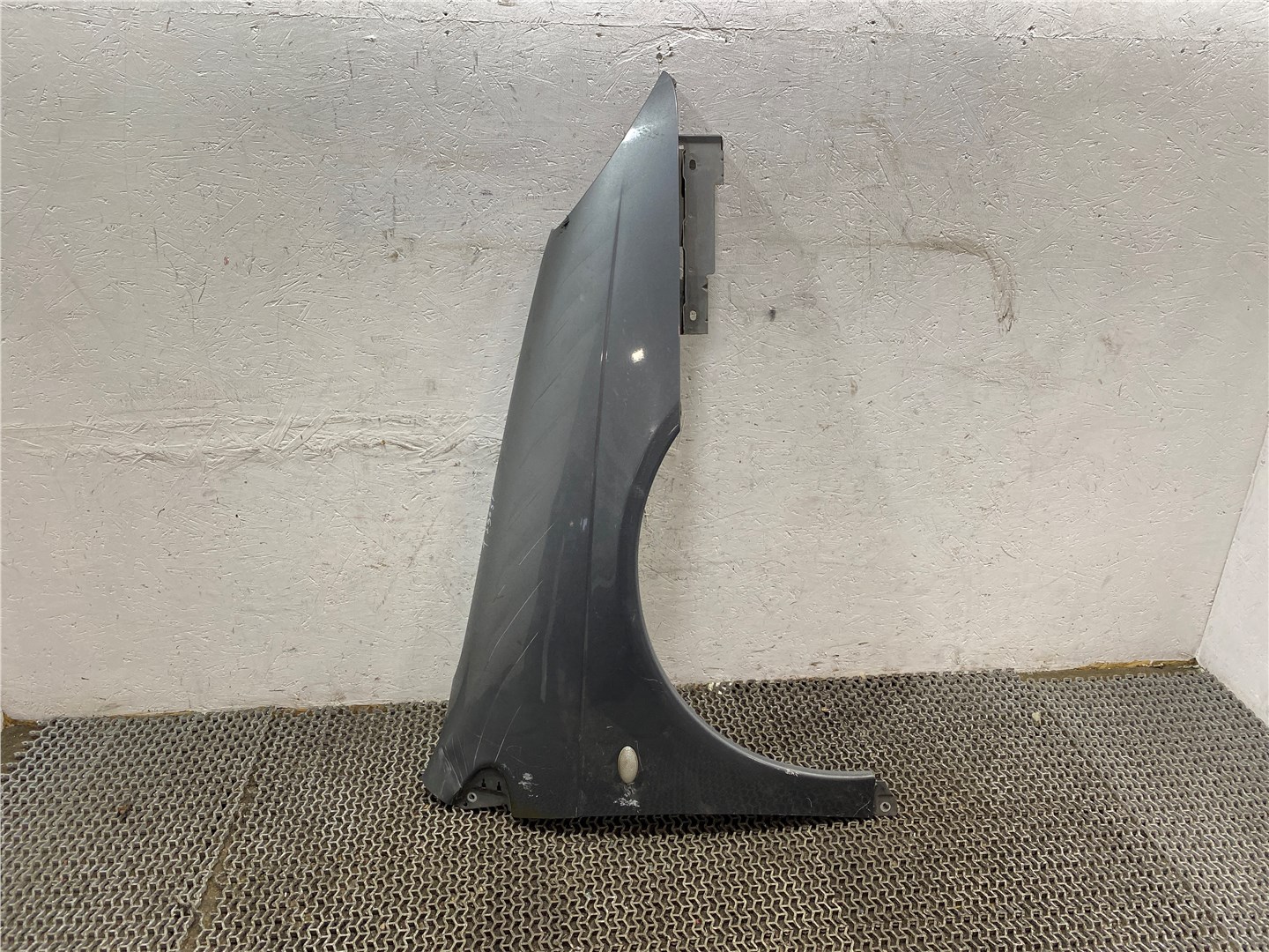 Крыло переднее правое