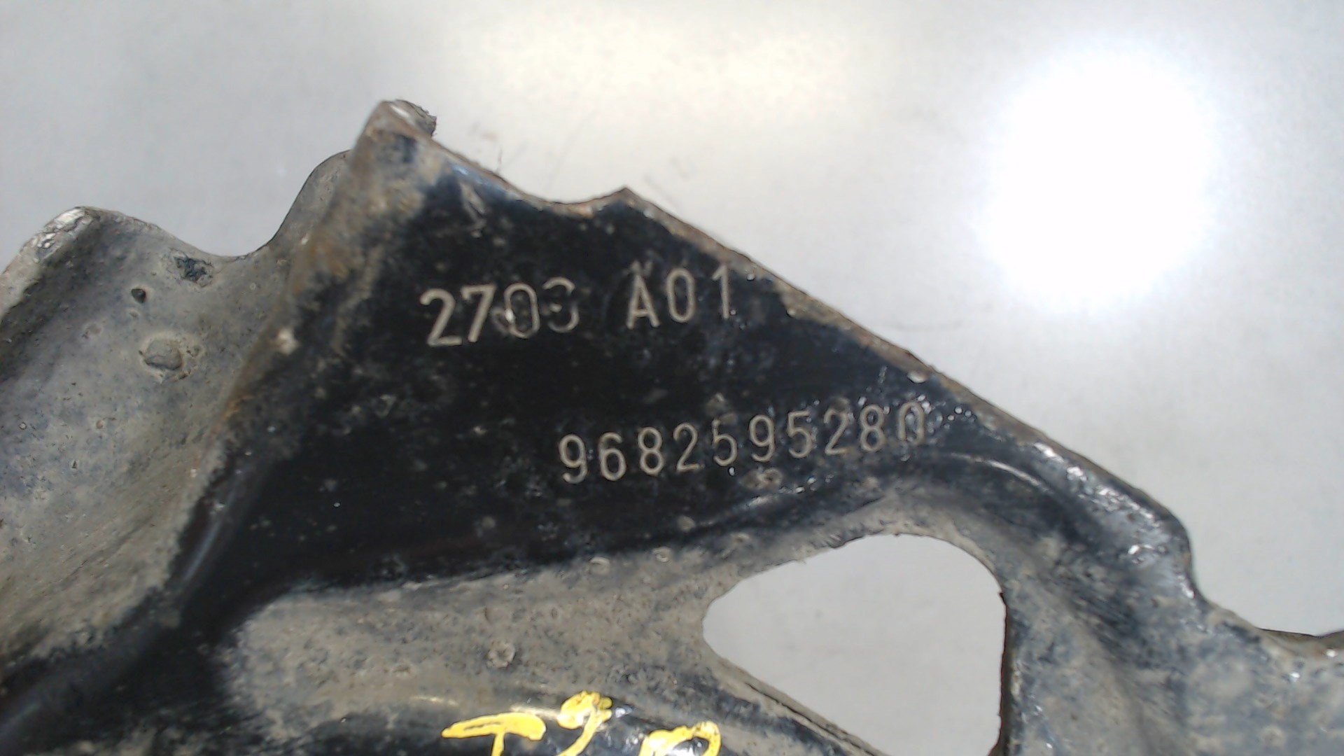 Рычаг передний левый