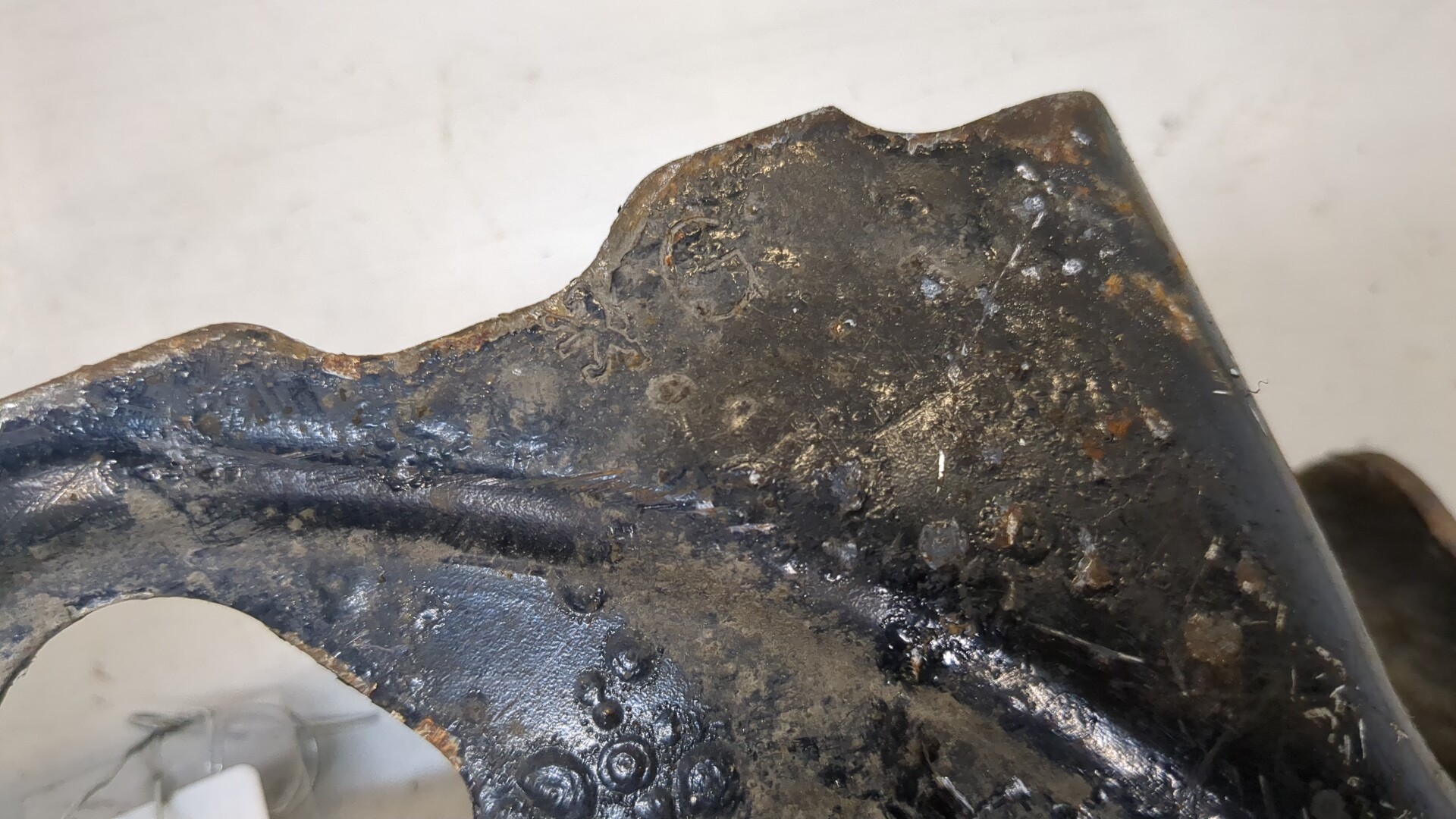 Рычаг передний левый