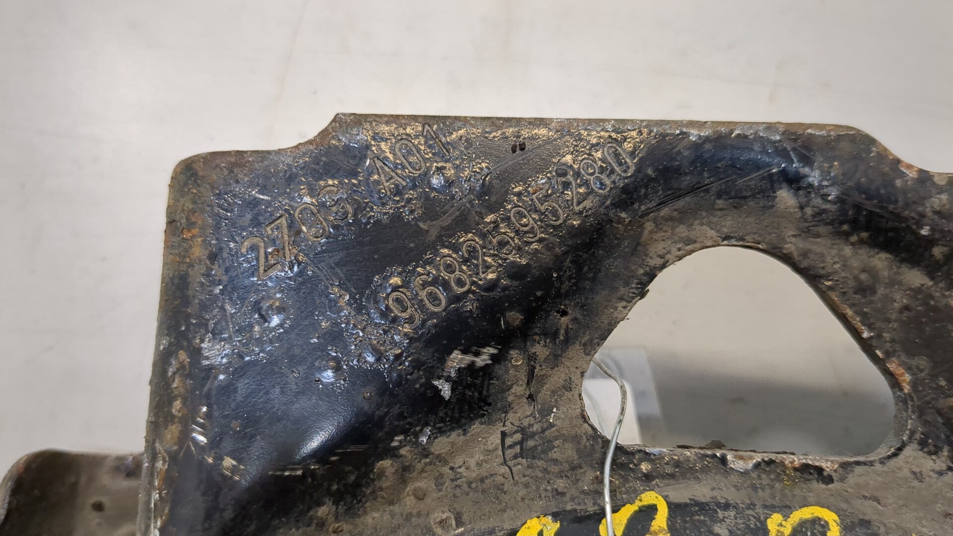 Рычаг передний левый