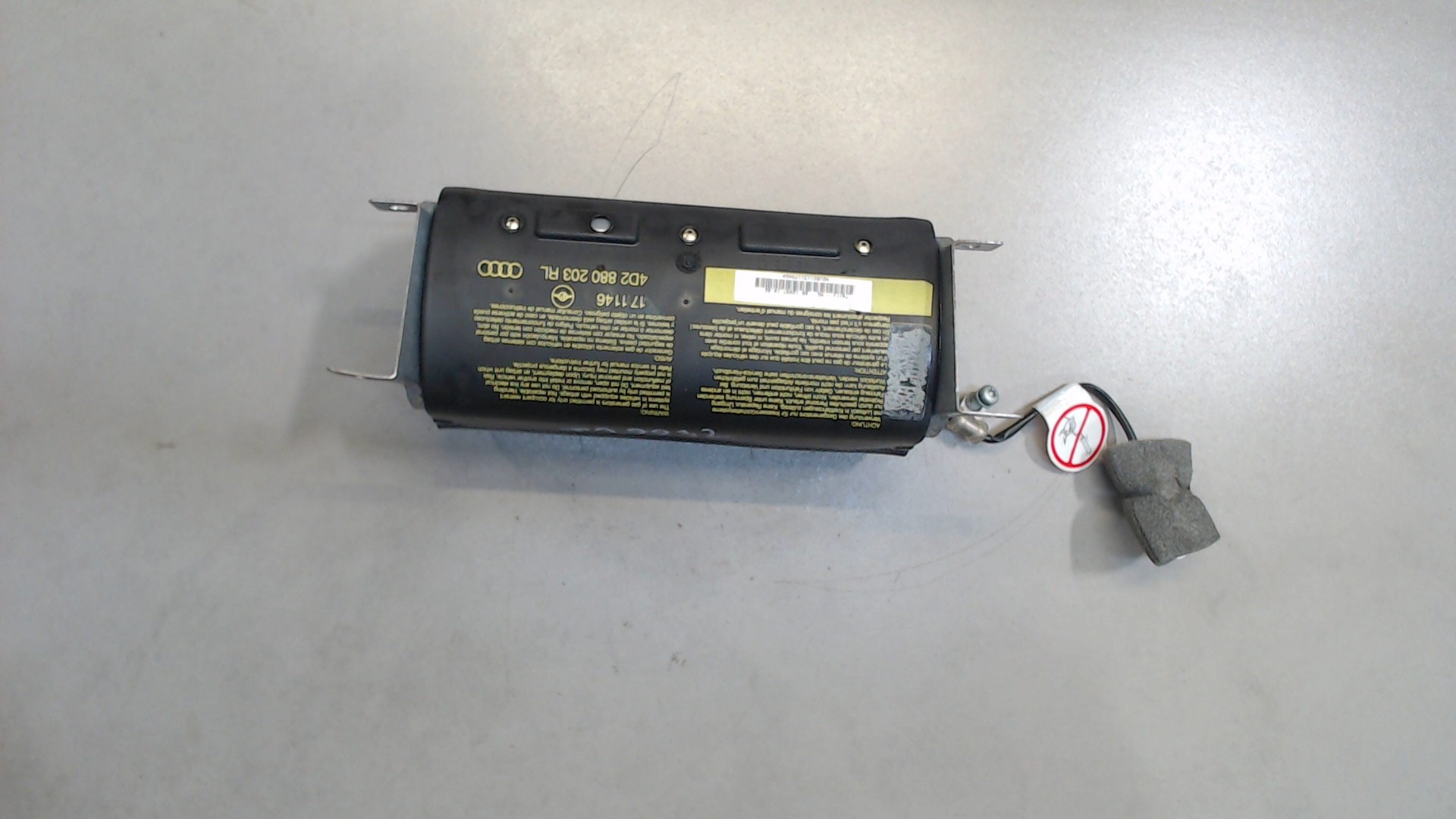 Подушка безопасности пассажирская (в торпедо)