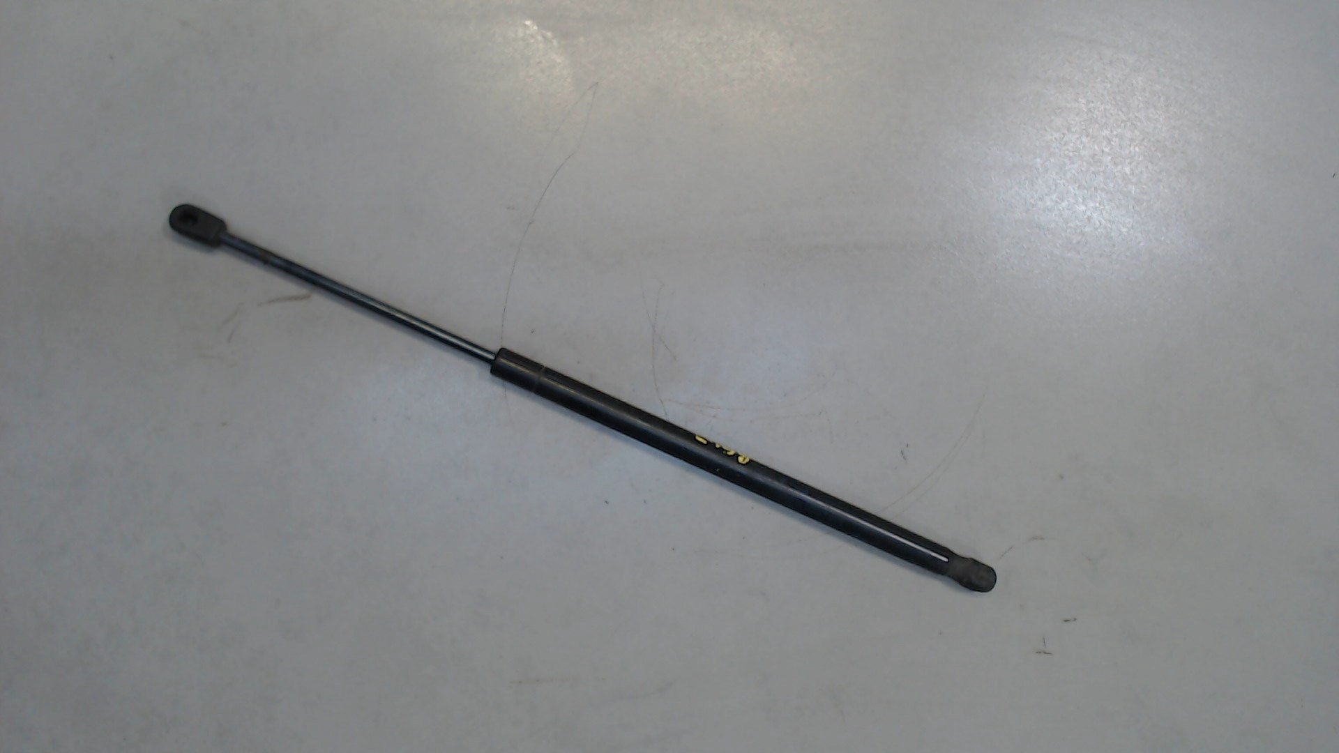 Амортизатор крышки багажника