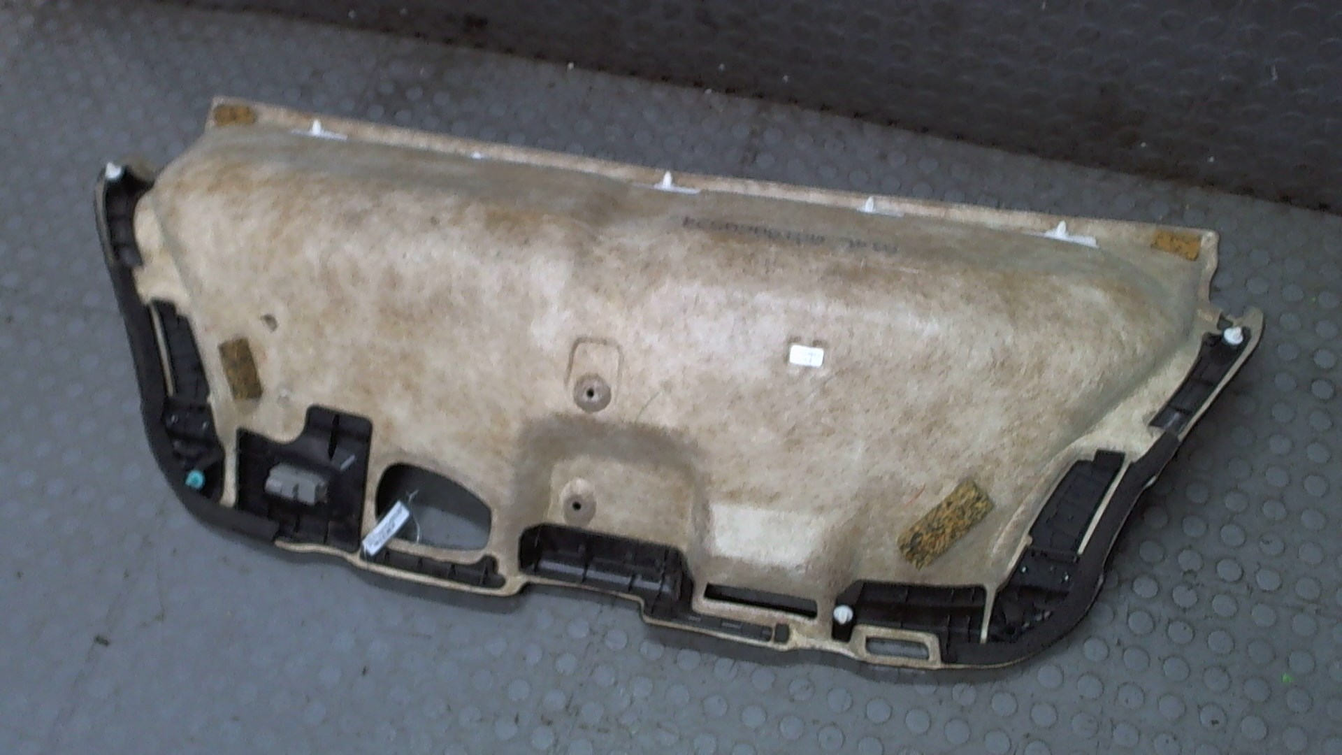 Обшивка двери багажника