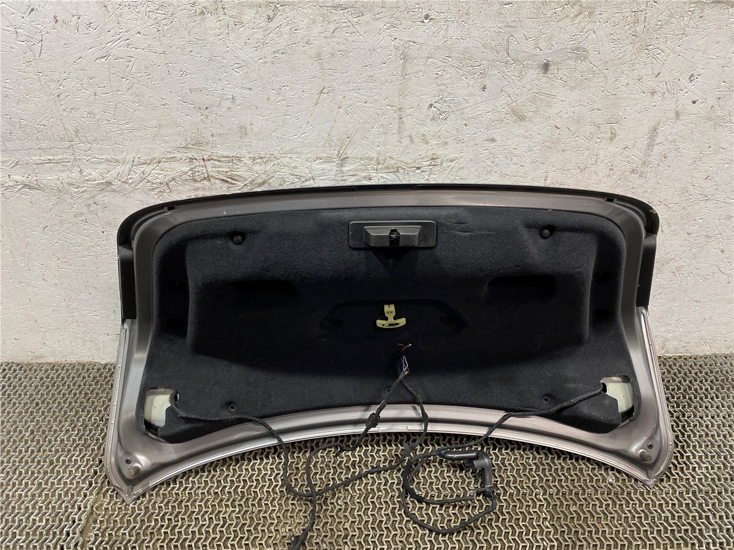 Дверь багажника