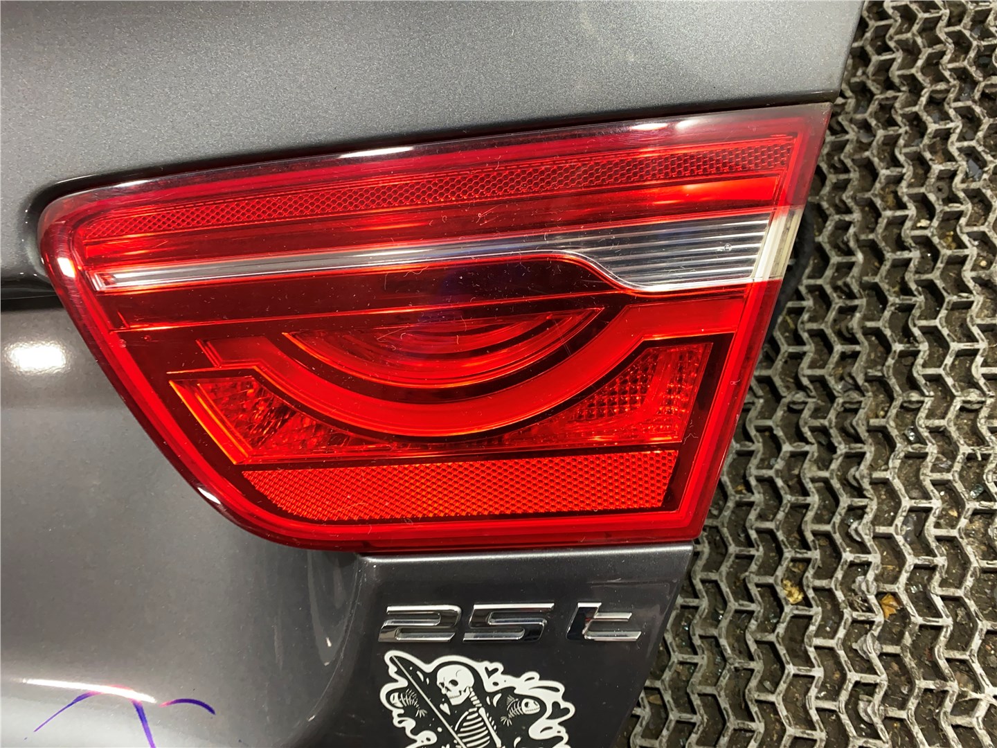 Дверь багажника