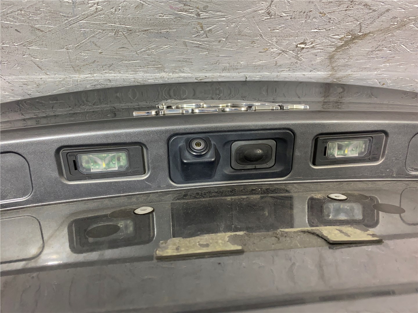 Дверь багажника