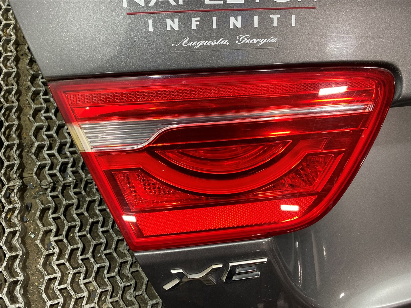 Дверь багажника