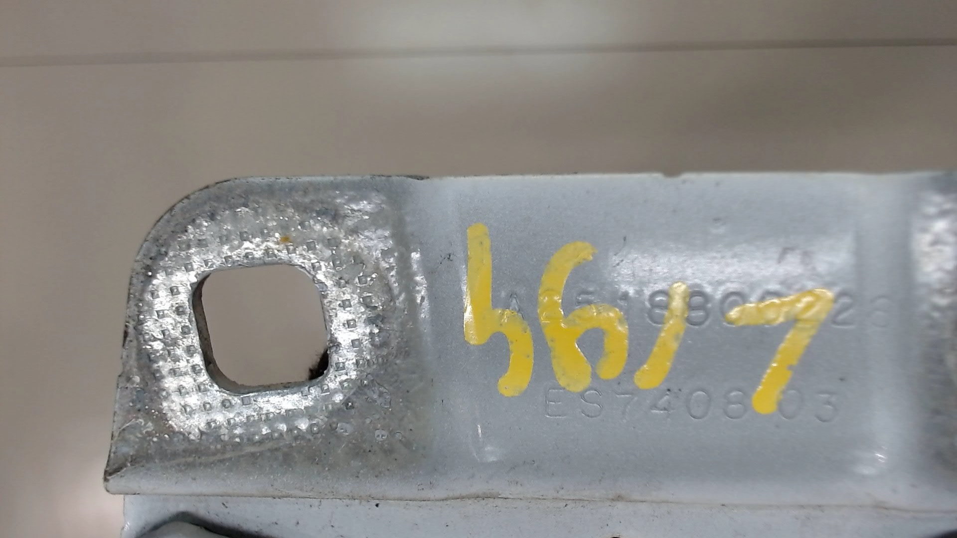 Петля капота правая