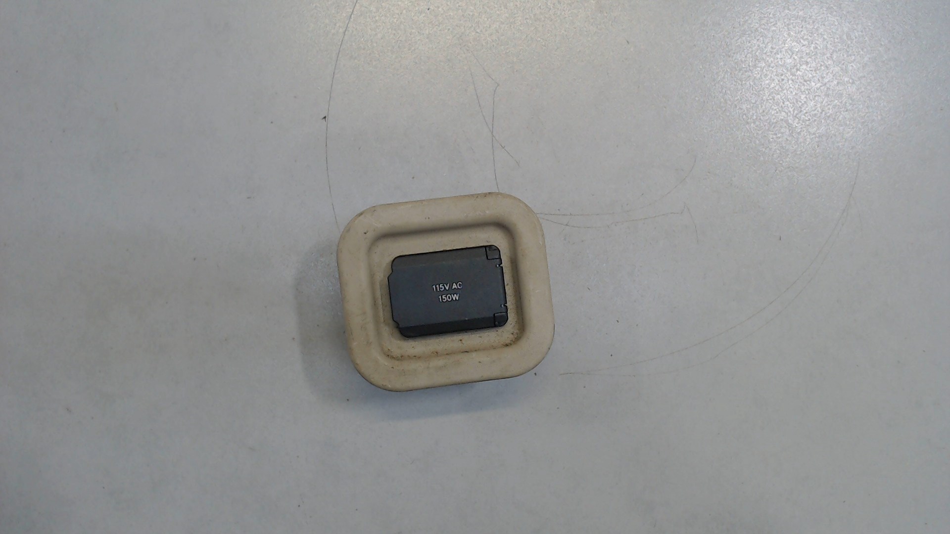 Гнездо AUX / USB IN