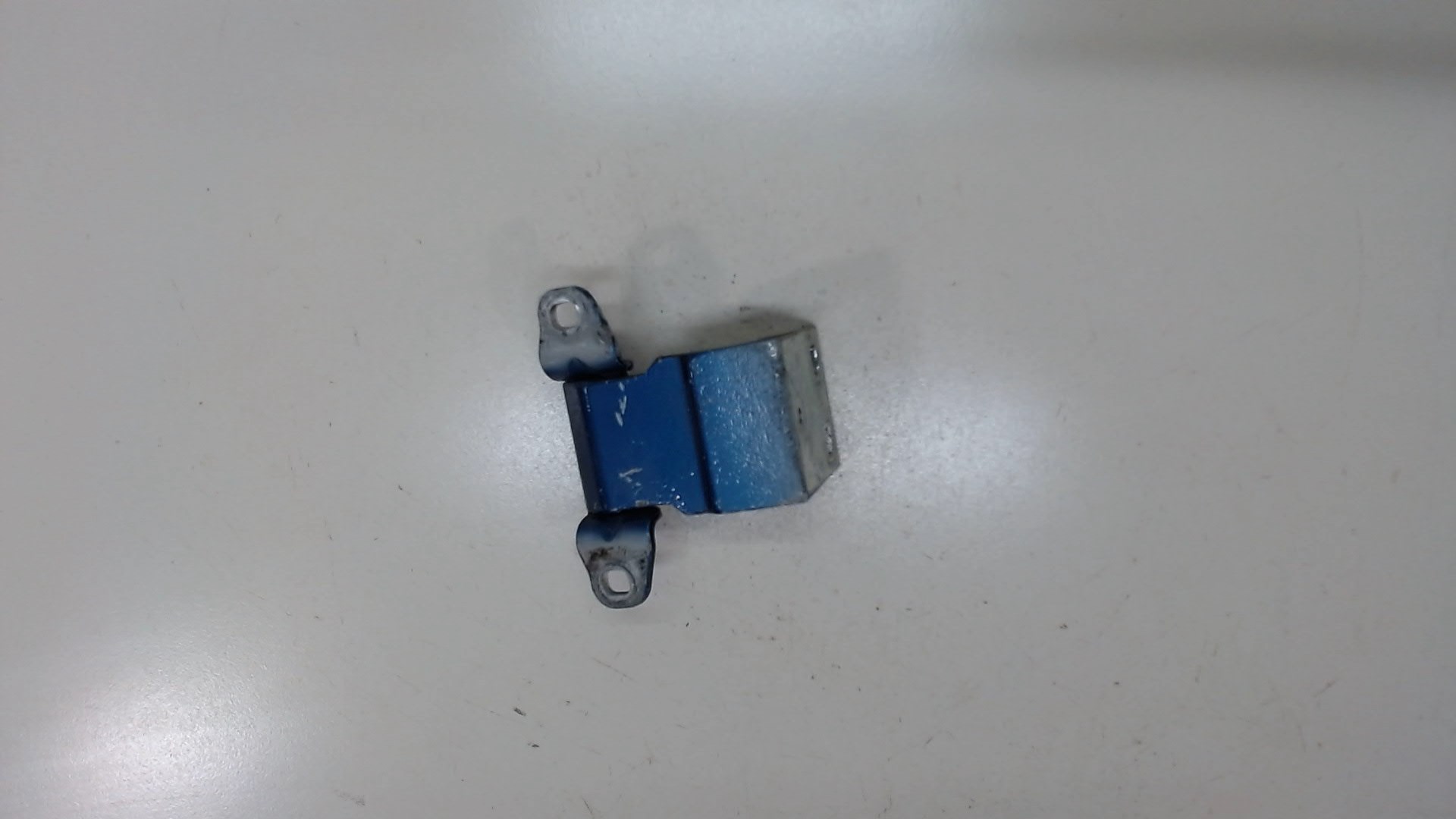 Петля крышки багажника