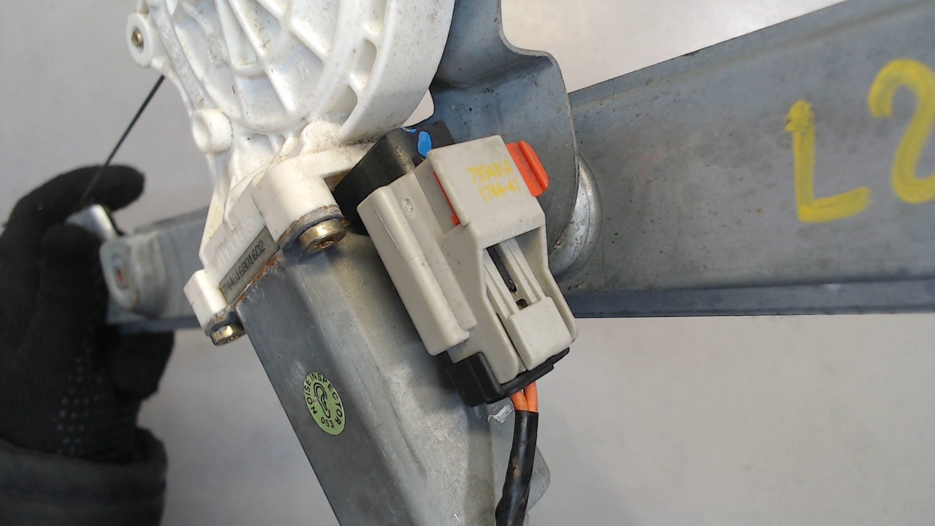 Стеклоподъемник электр. передний правый