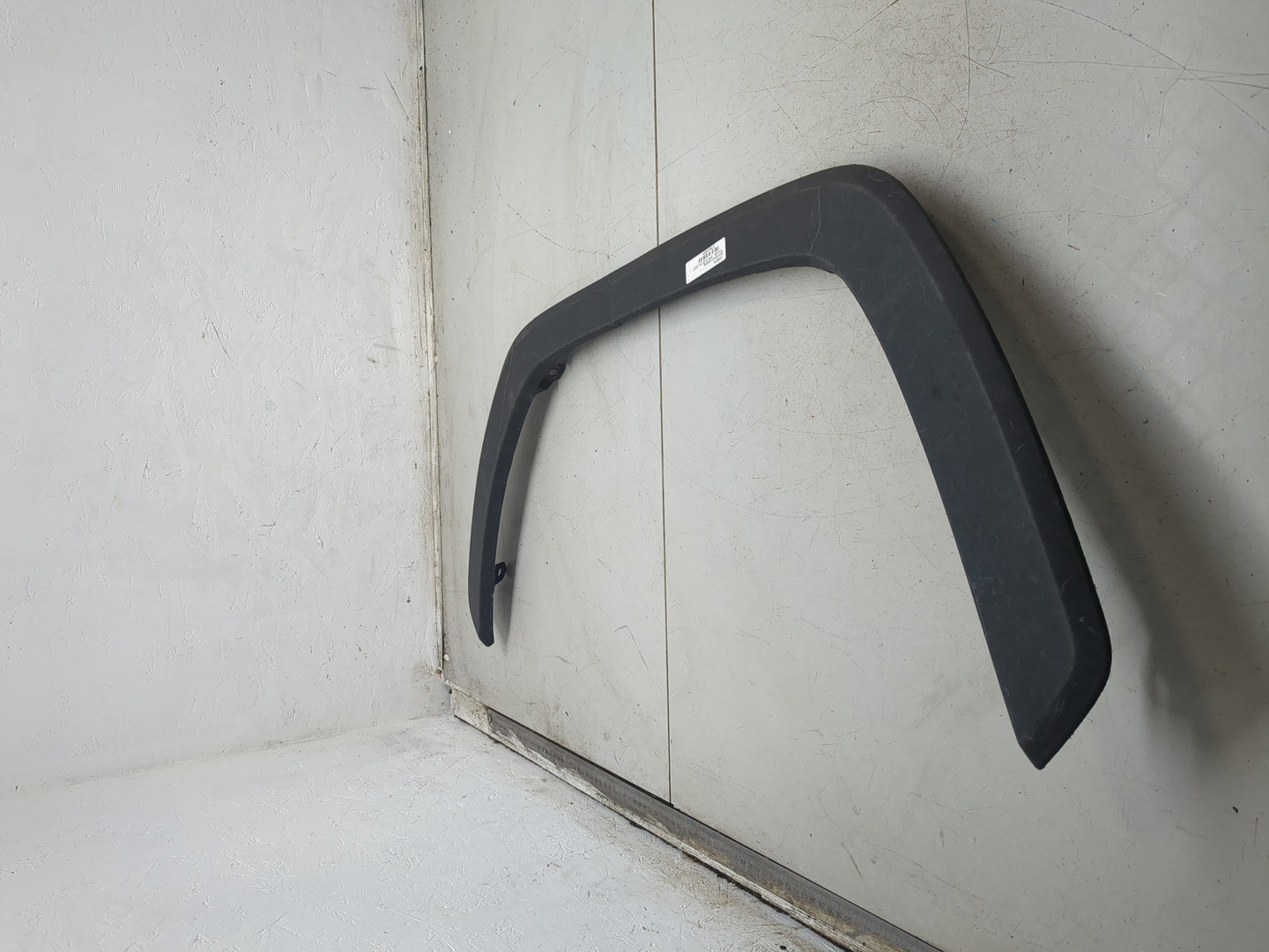 Накладка переднего крыла левого