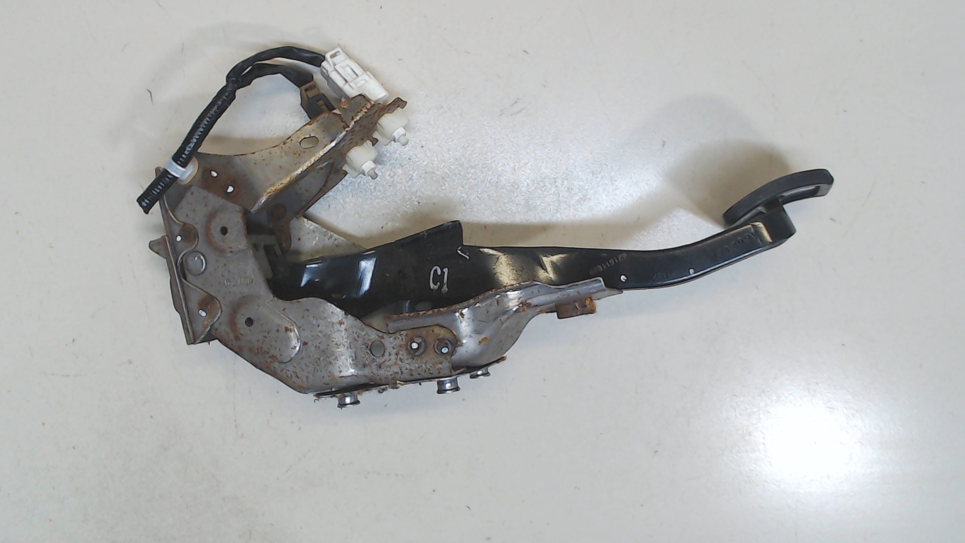 Педаль тормоза