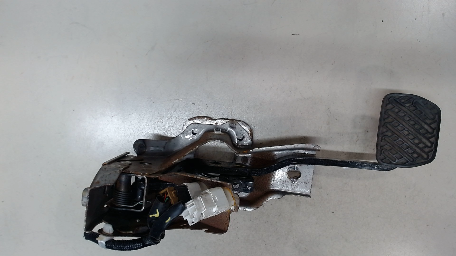 Педаль тормоза