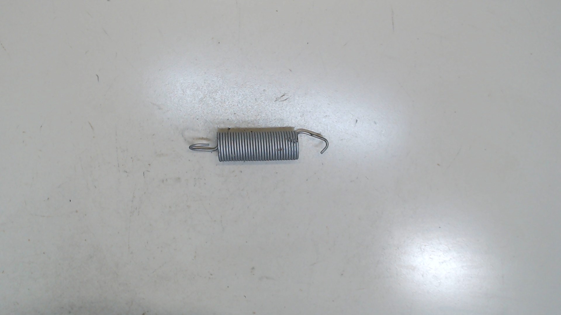 Пружина крышки багажника правая