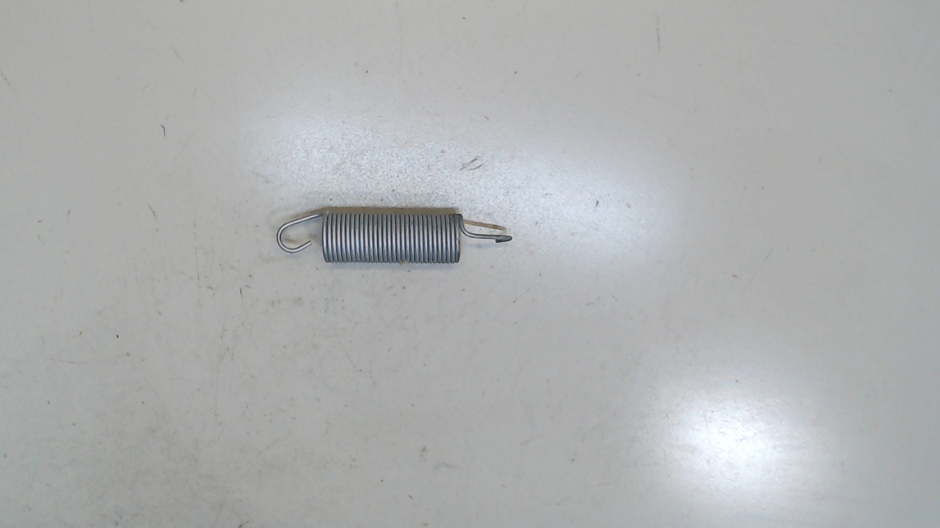 Пружина крышки багажника правая