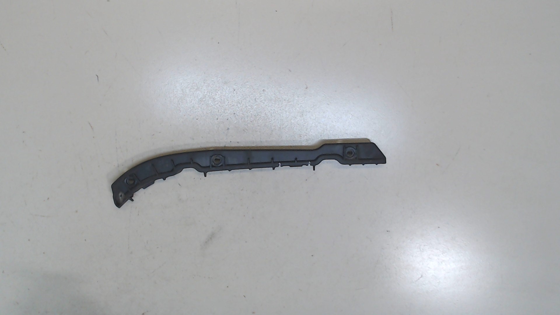 Кронштейн заднего бампера правый