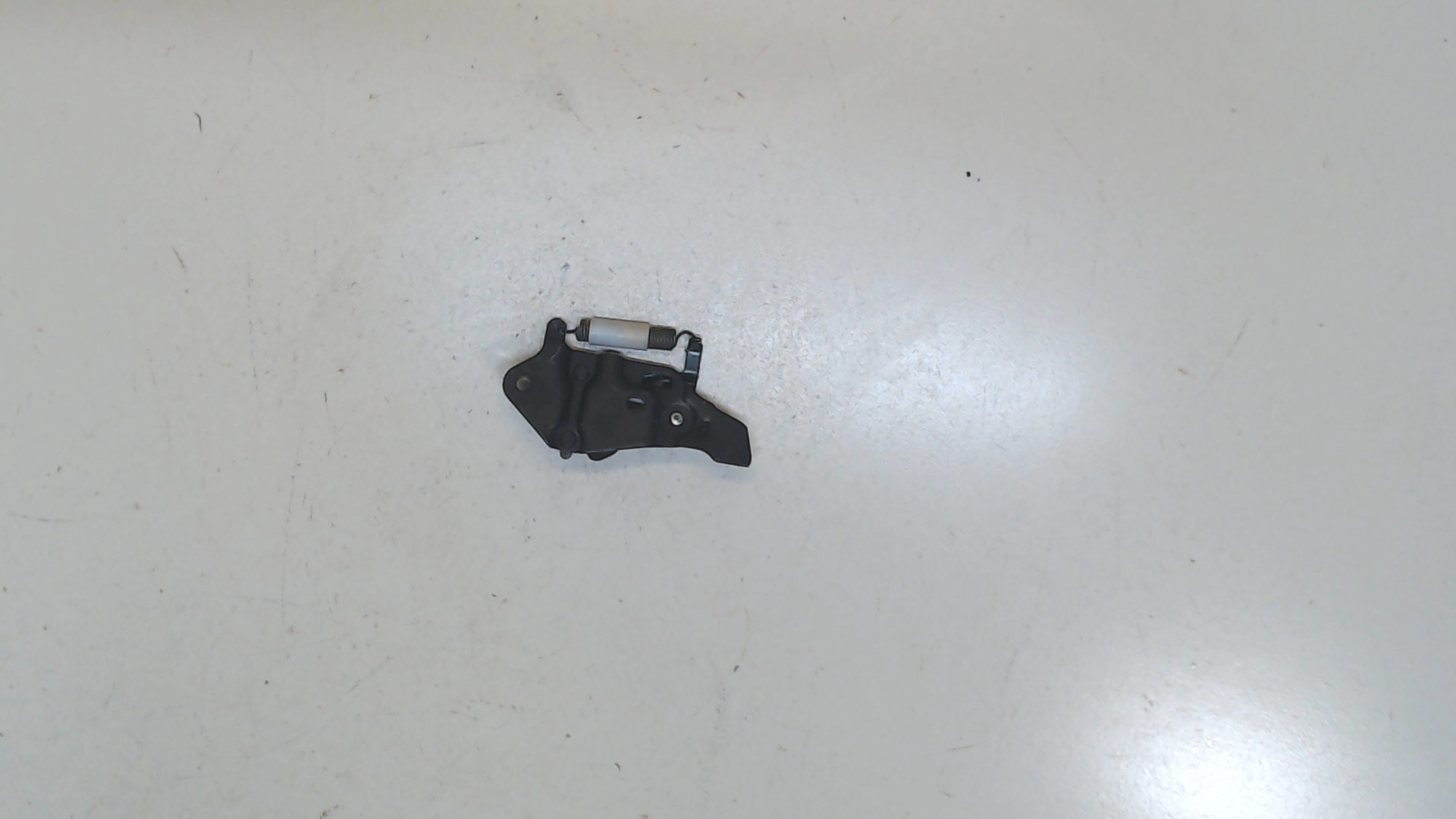 Петля капота