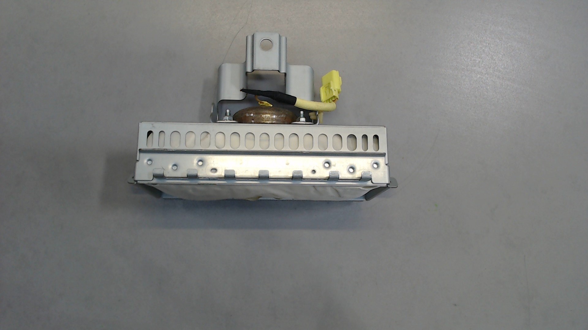 Подушка безопасности пассажирская (в торпедо)