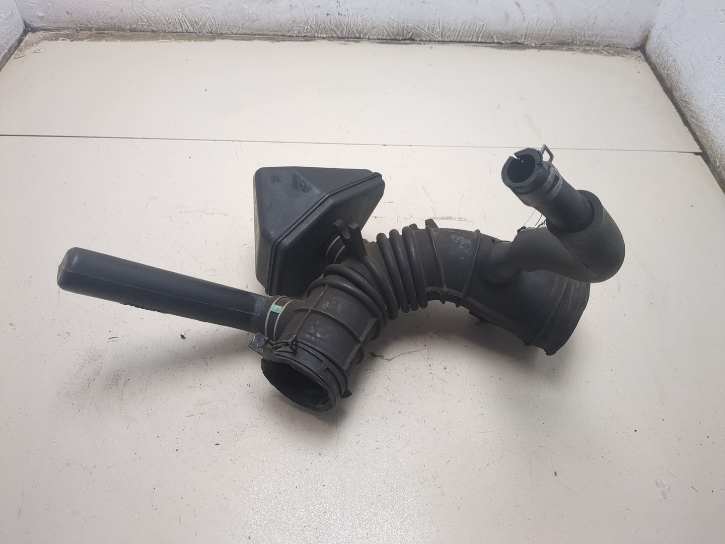 Патрубок воздушного фильтра