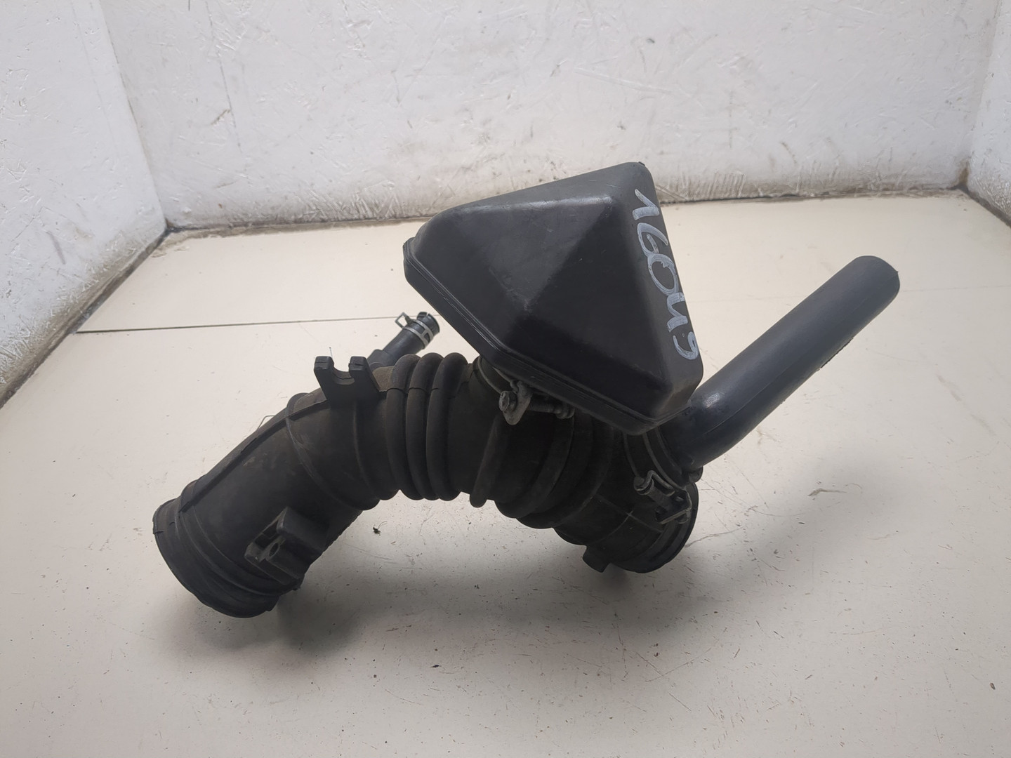 Патрубок воздушного фильтра