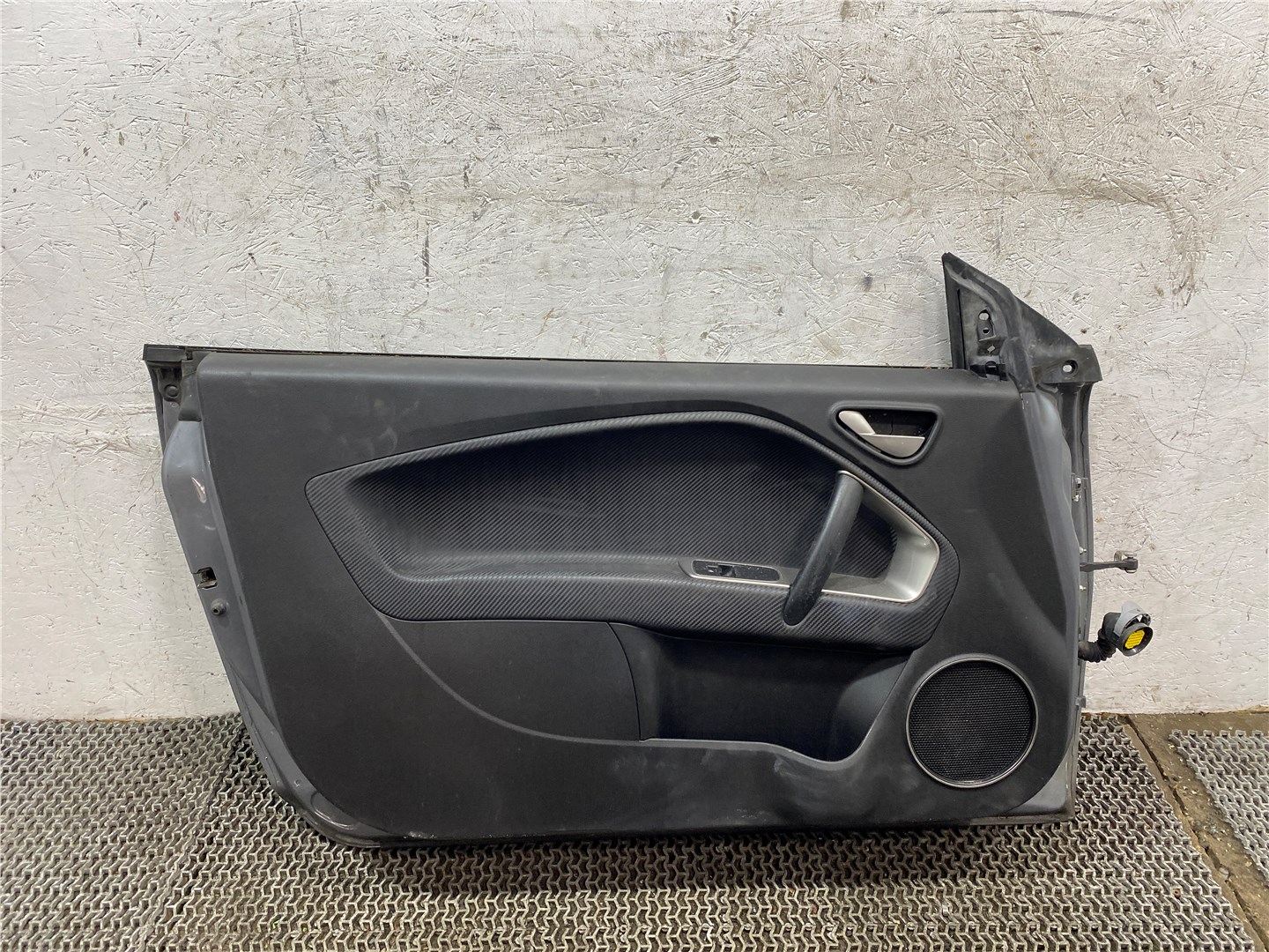 Дверь передняя левая