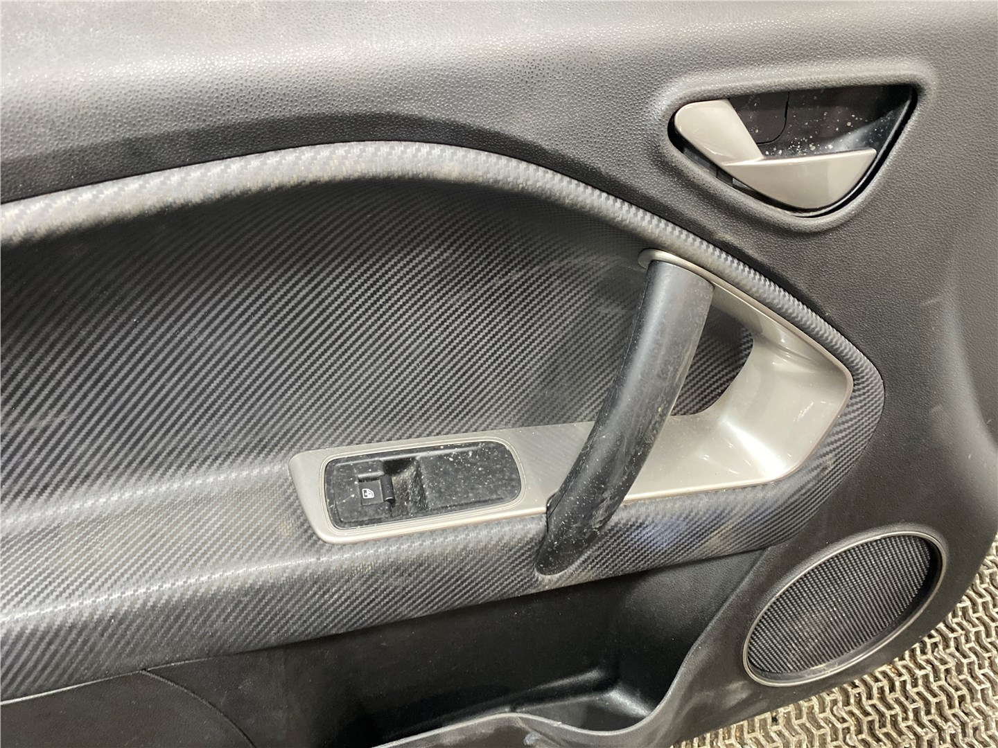 Дверь передняя левая