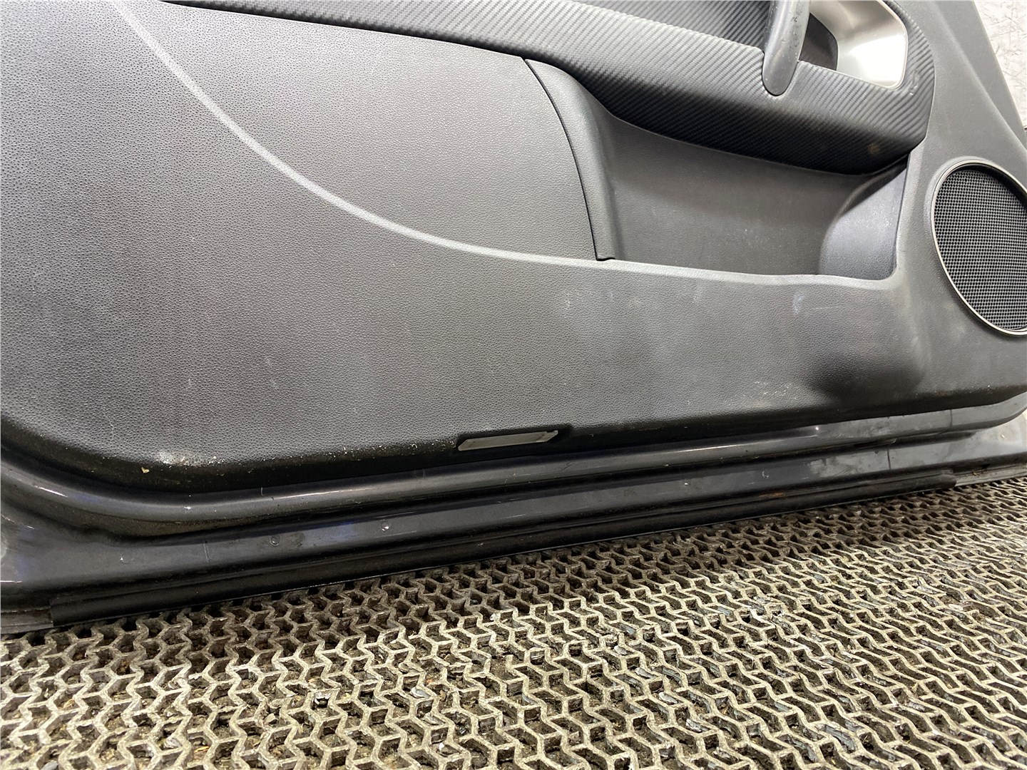 Дверь передняя левая