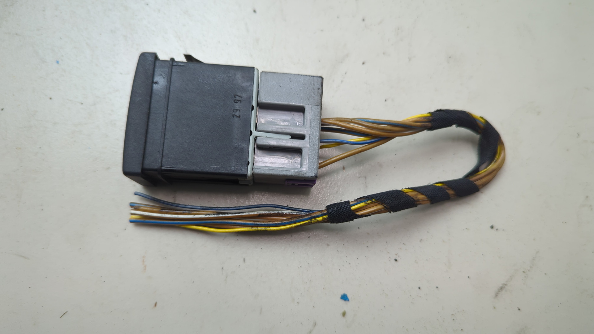 Кнопка корректора фар