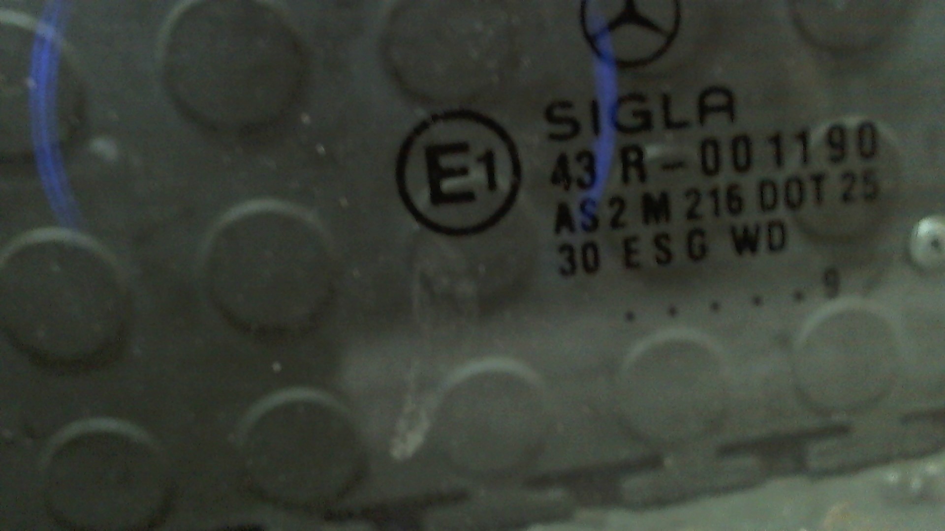 Стекло двери задней левой