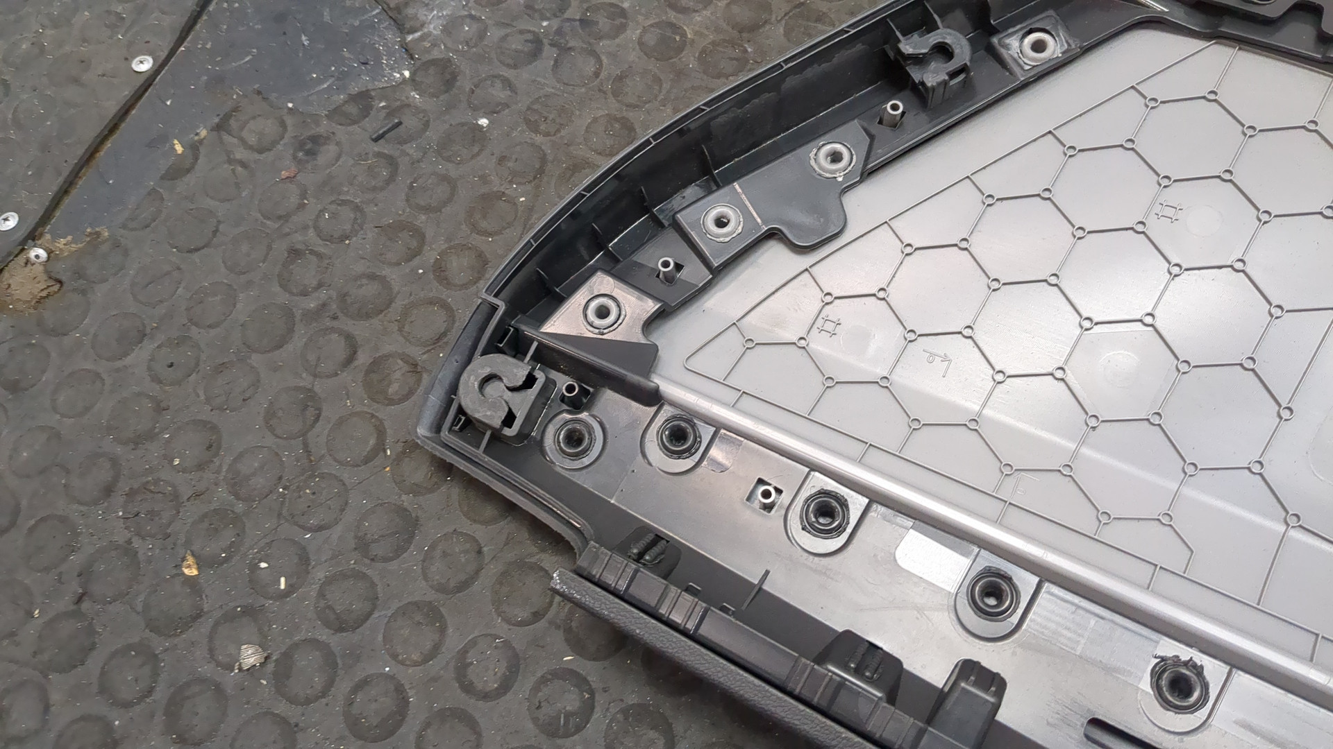 Обшивка двери задней левой