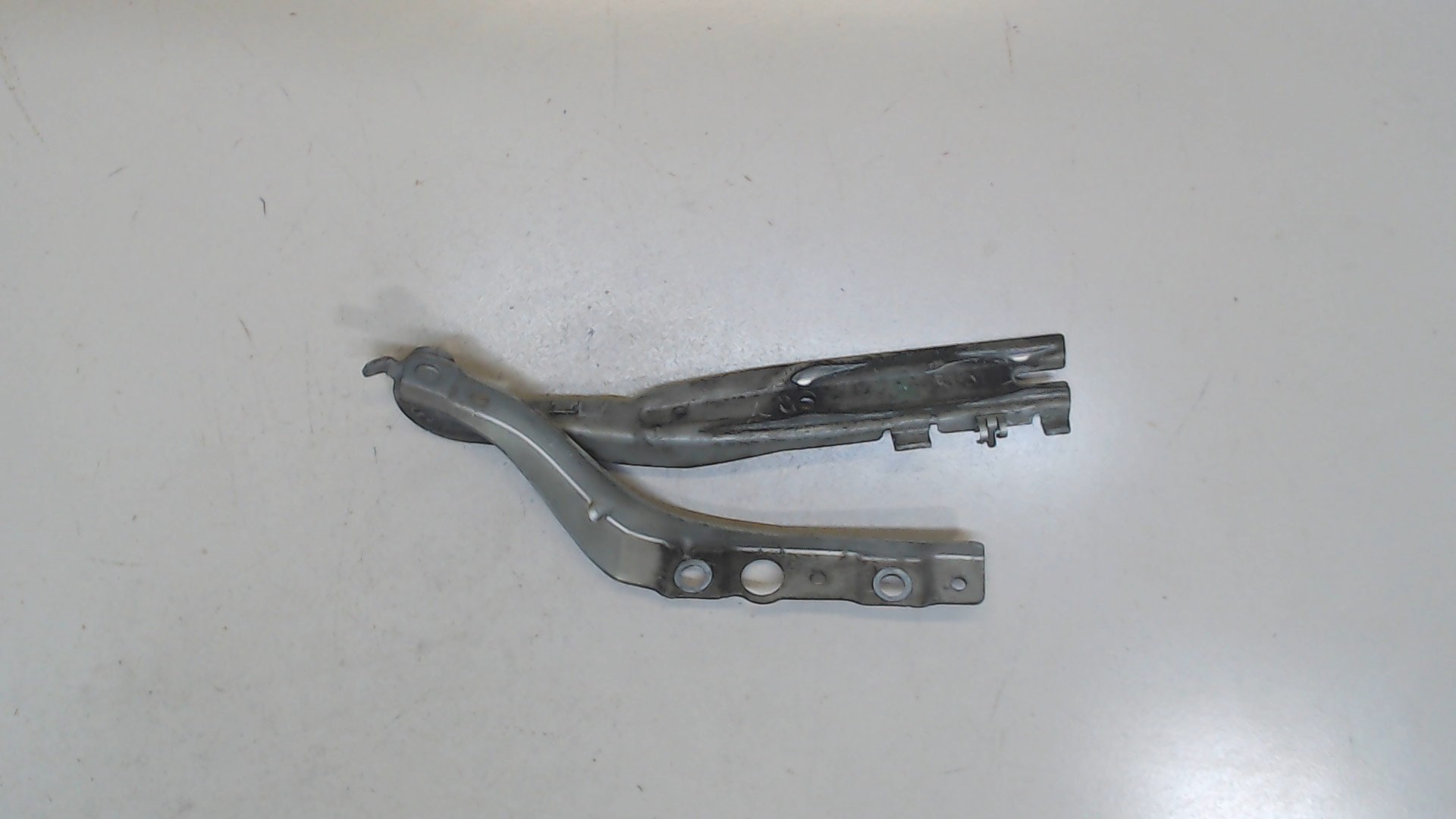 Петля капота правая