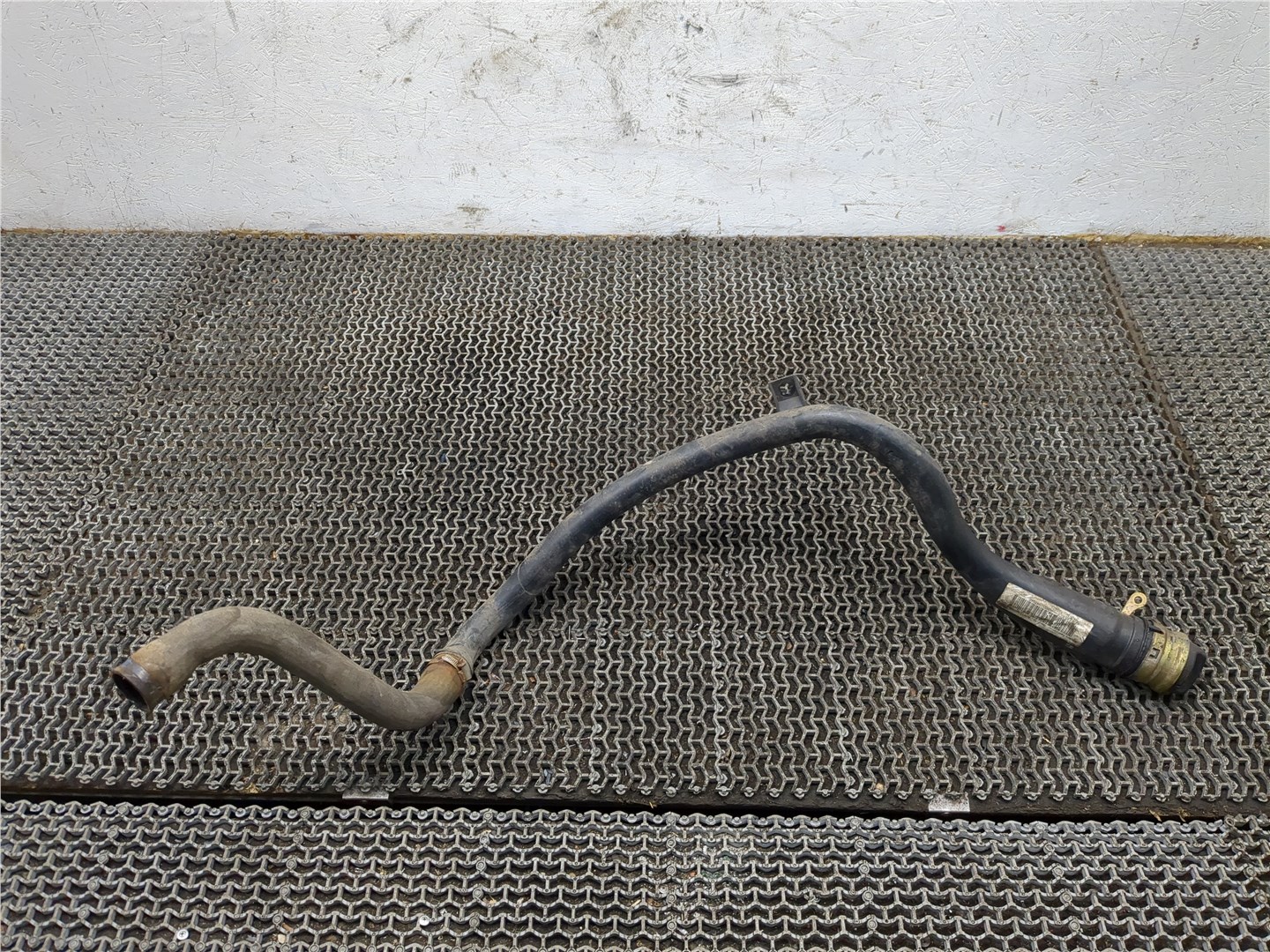 Горловина топливного бака