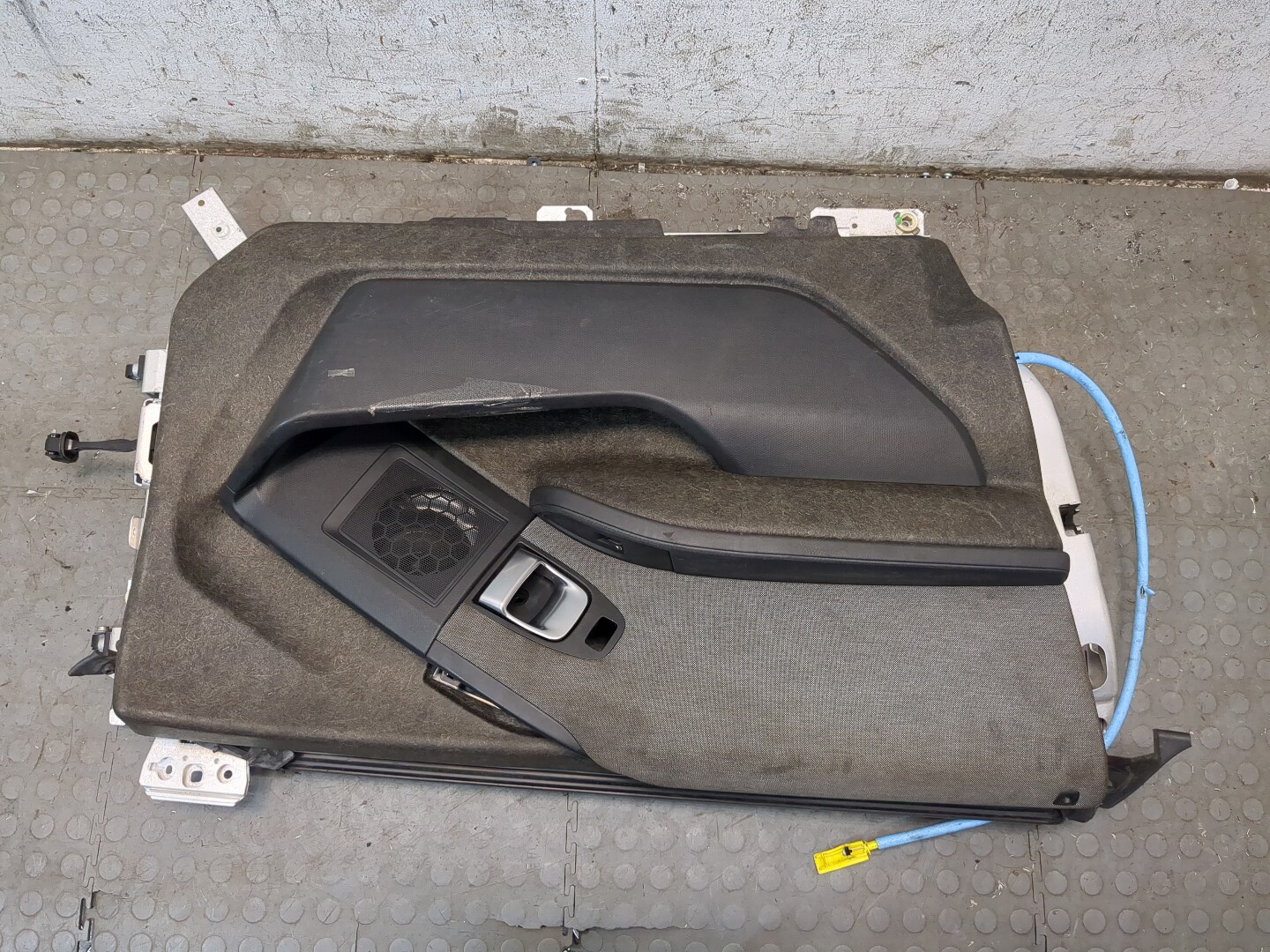 Дверь передняя левая