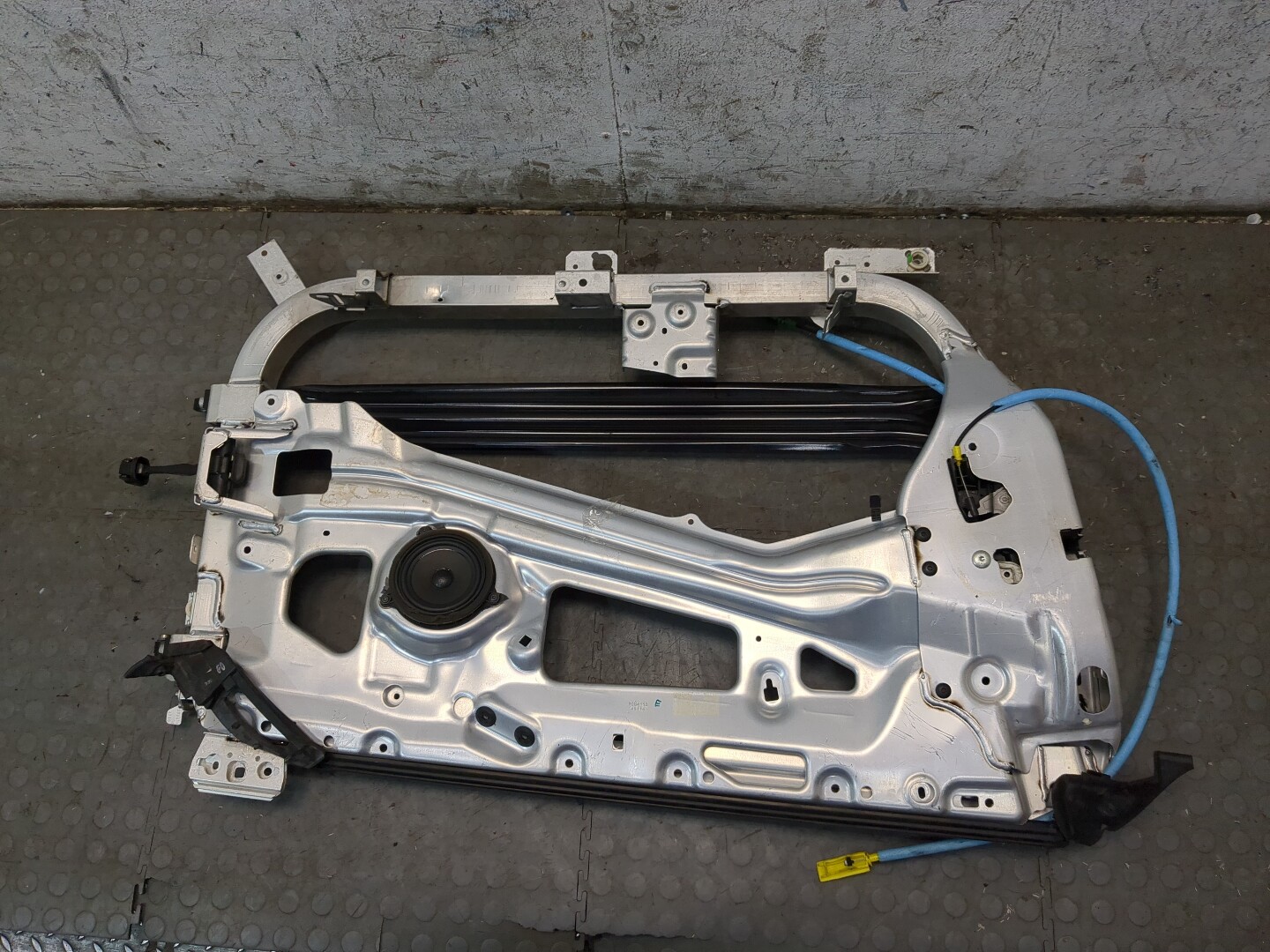 Дверь передняя левая