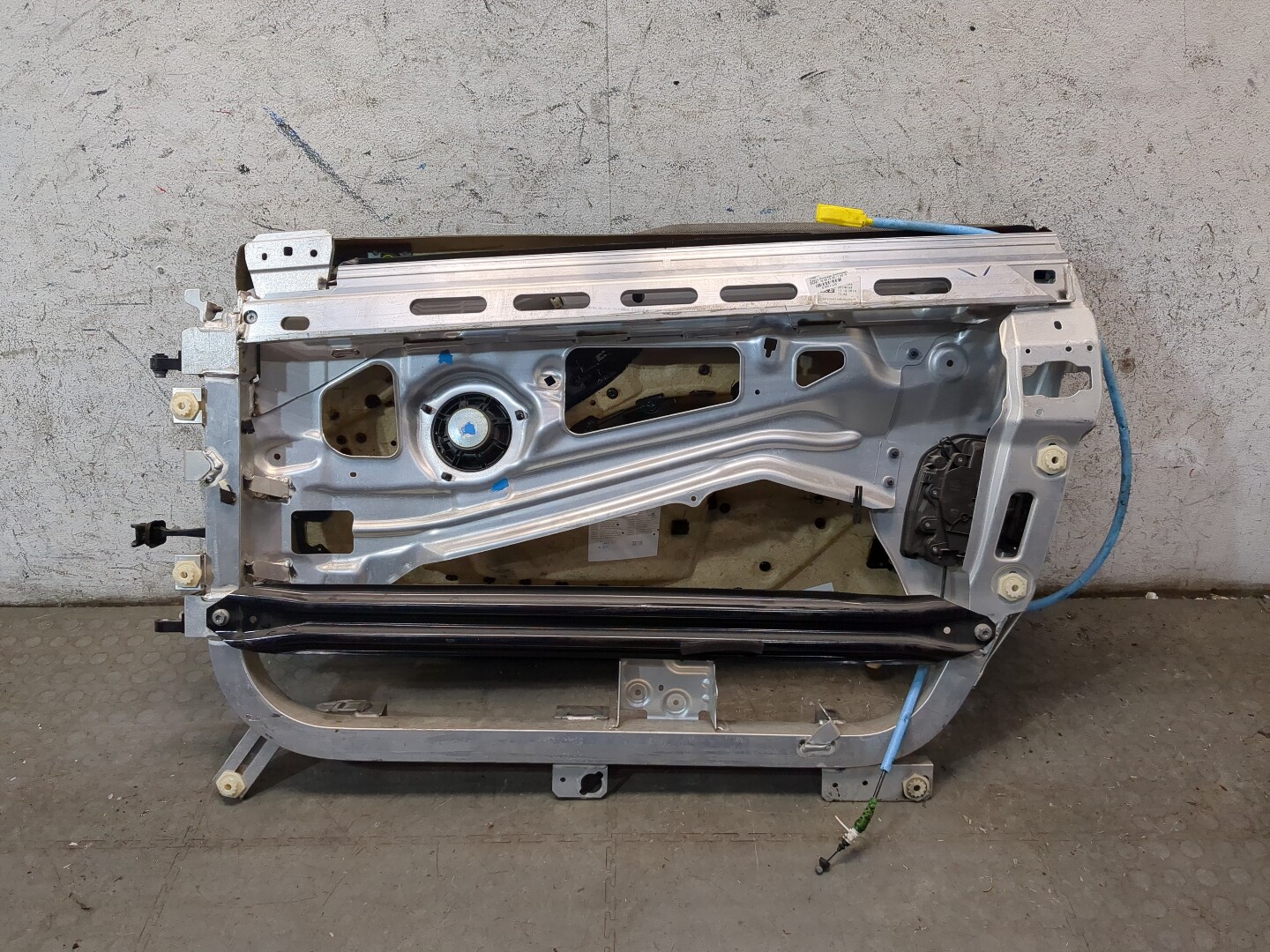 Дверь передняя левая