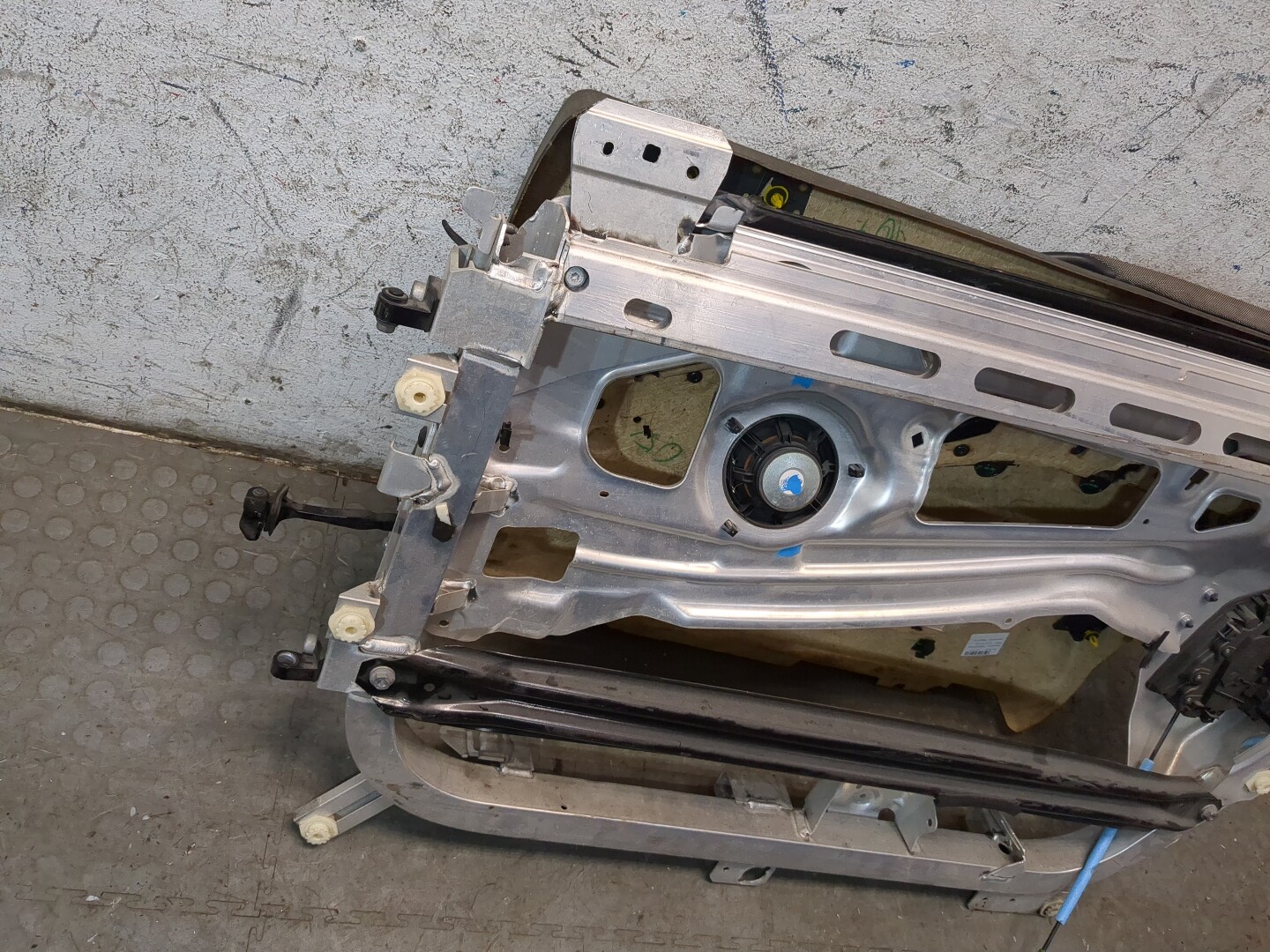 Дверь передняя левая