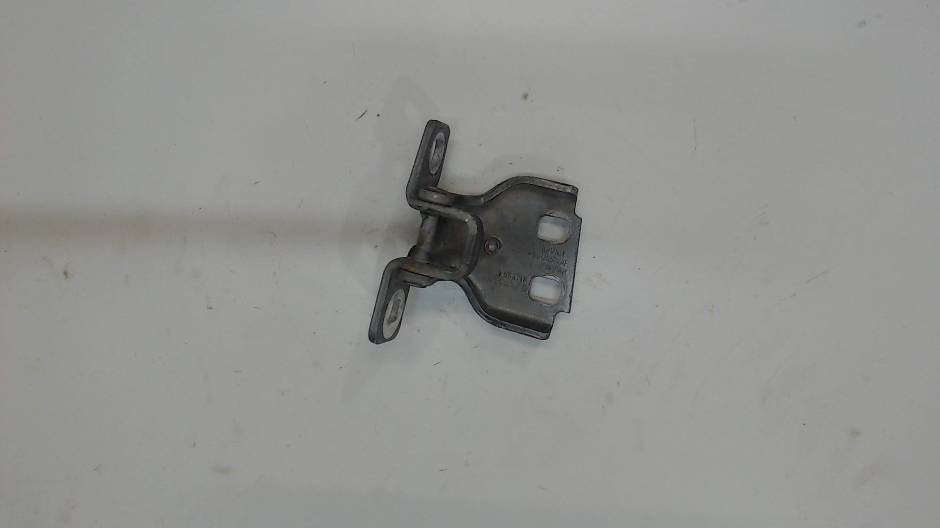 Петля двери