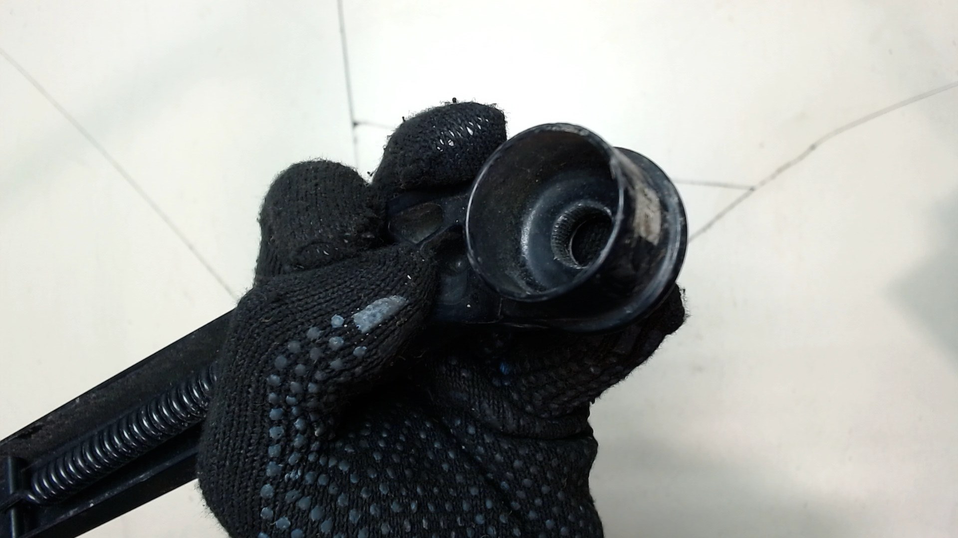 Поводок стеклоочистителя переднего