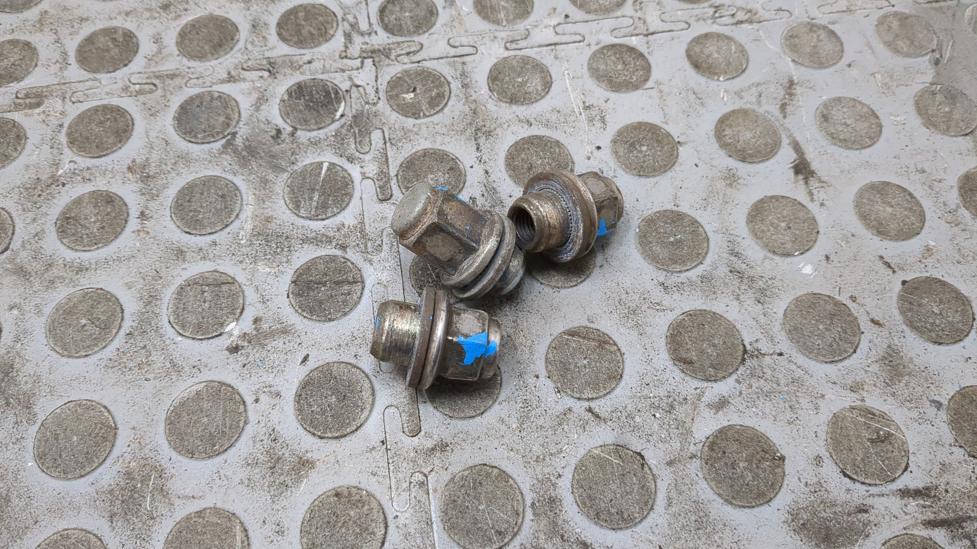 Гайка колеса