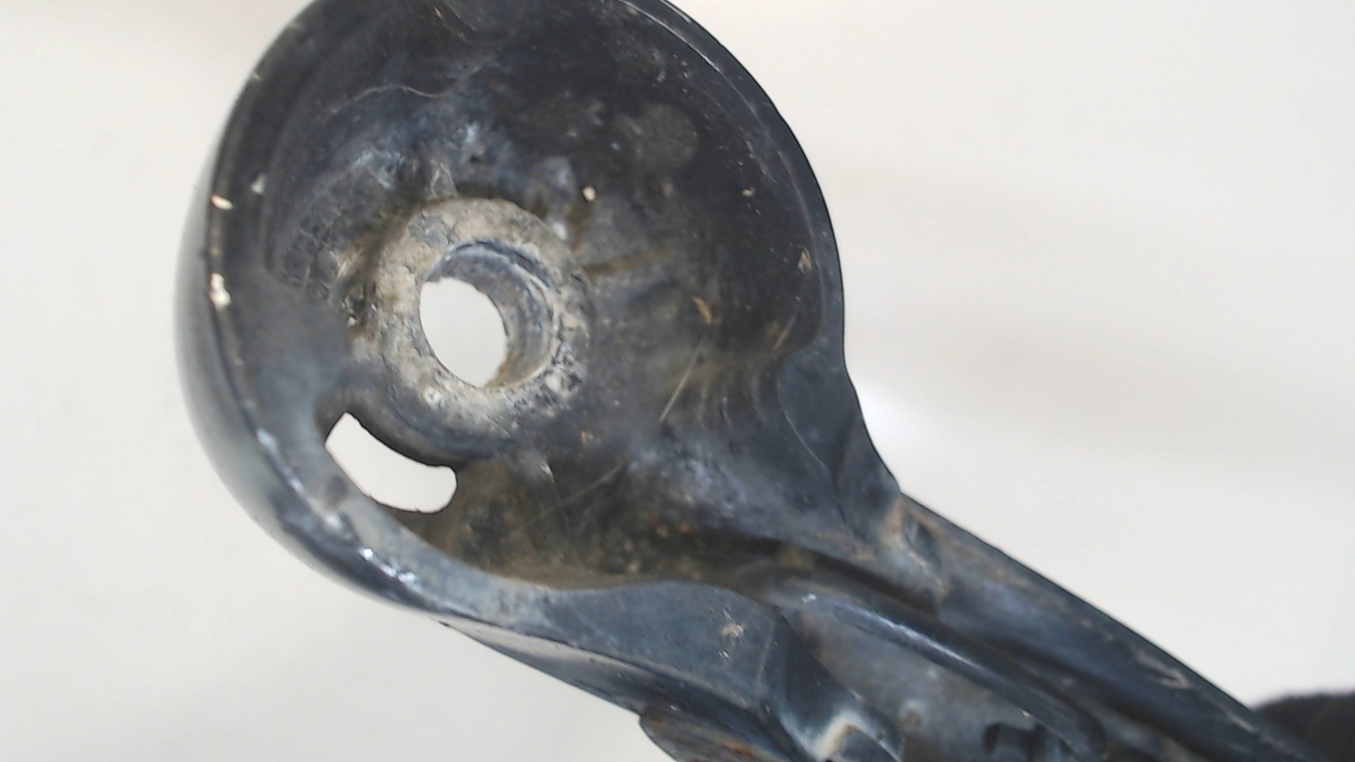 Поводок стеклоочистителя заднего